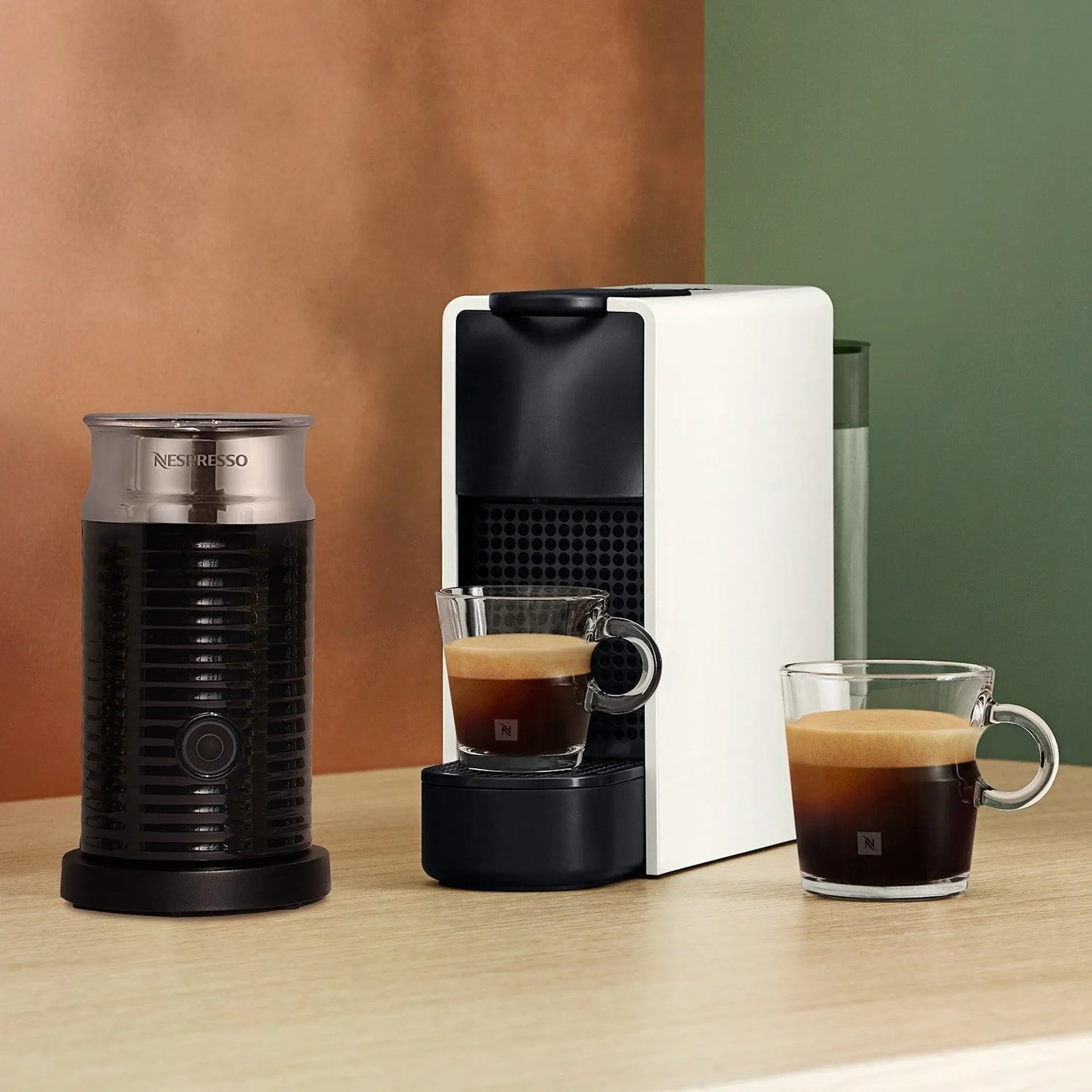 Cafetera Essenza Mini Con Espumador Aeroccino 3 Nespresso