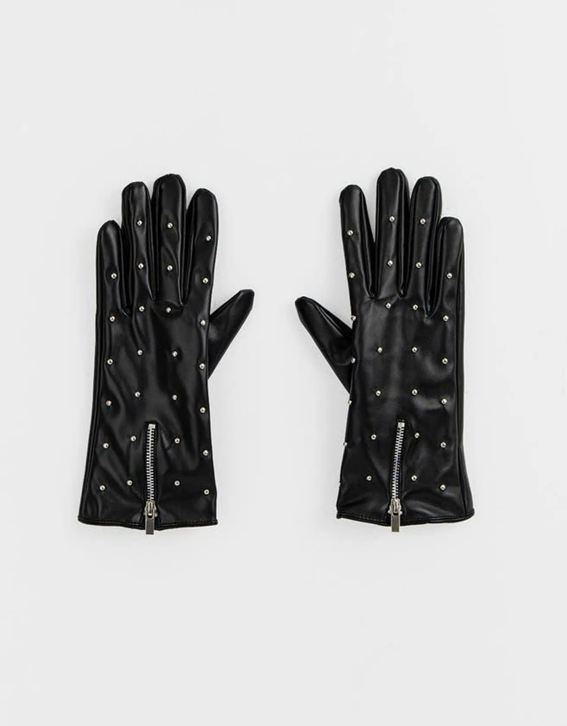 Guantes con tachas