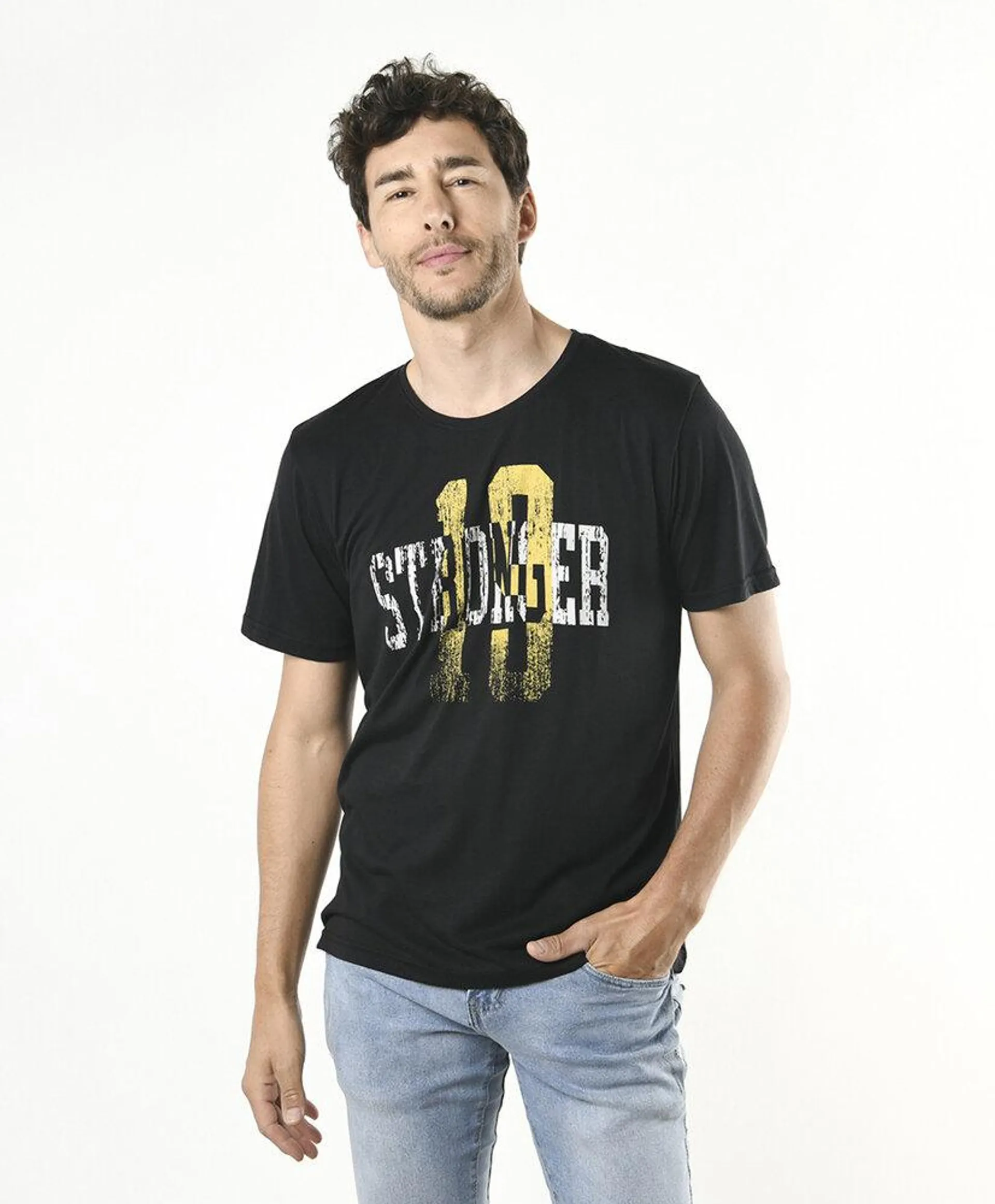 Polera hombre estampado stronger