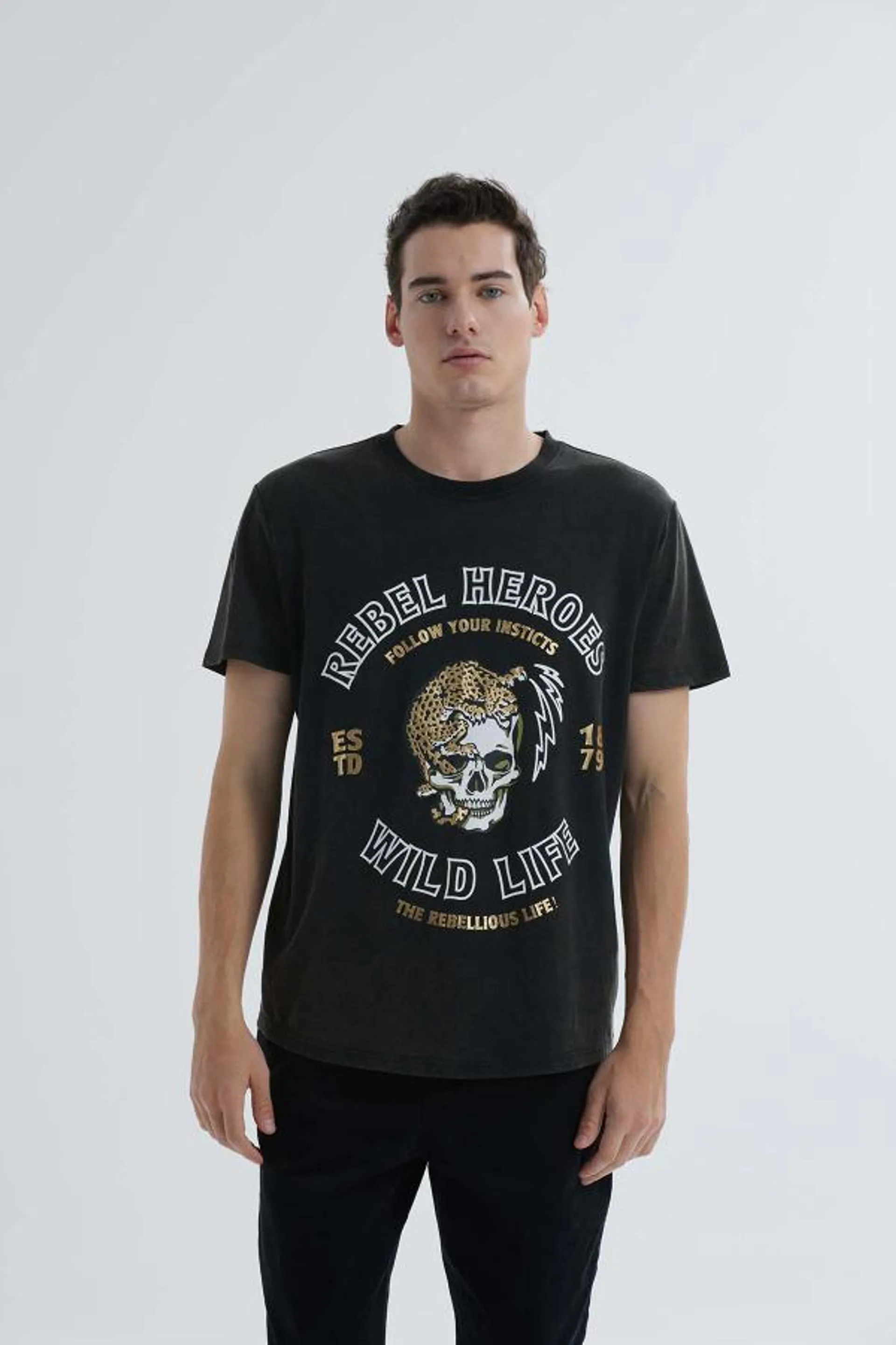 Polera hombre print calavera negro