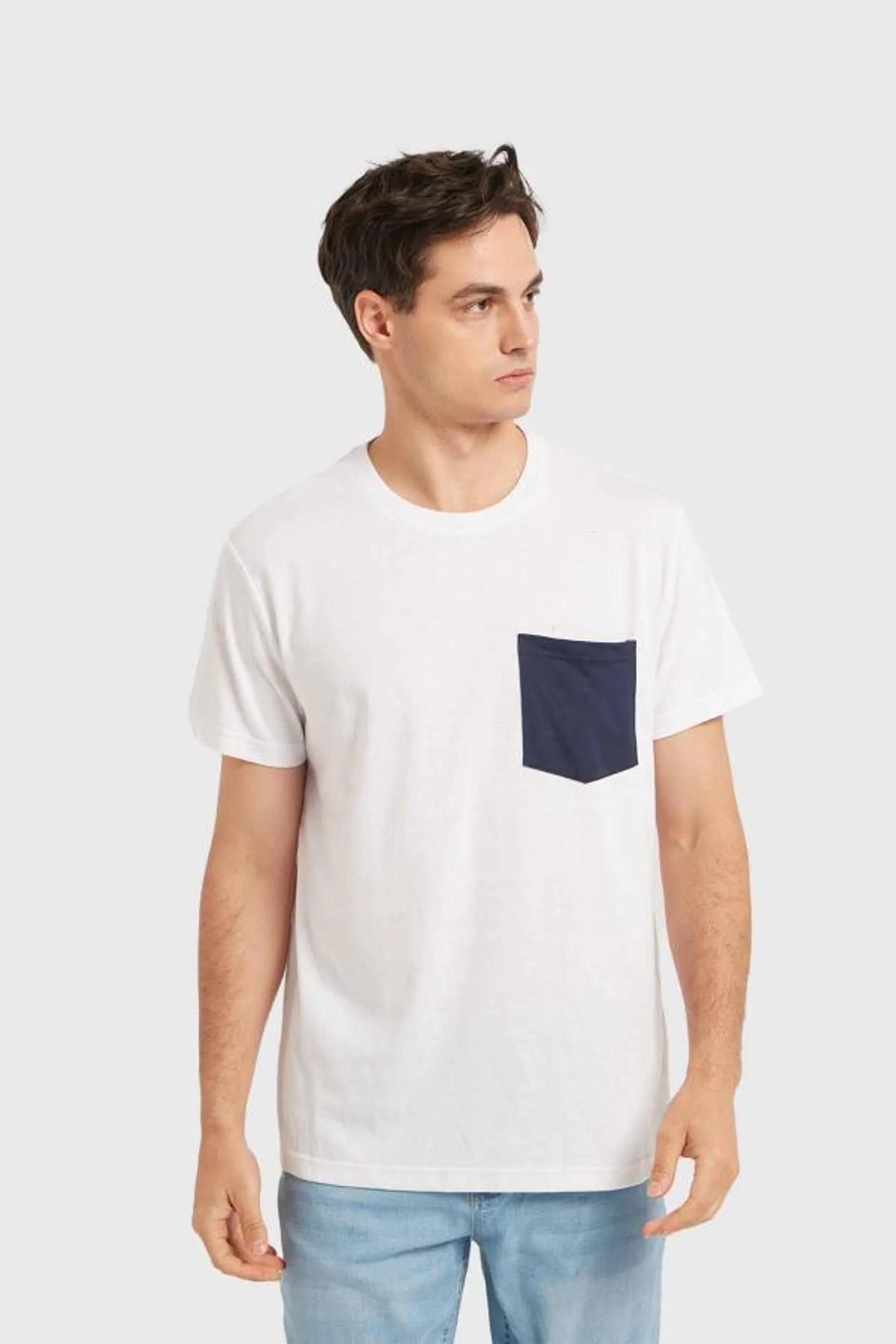 Polera hombre bÁsica con bolsillo blanco / azul oscuro