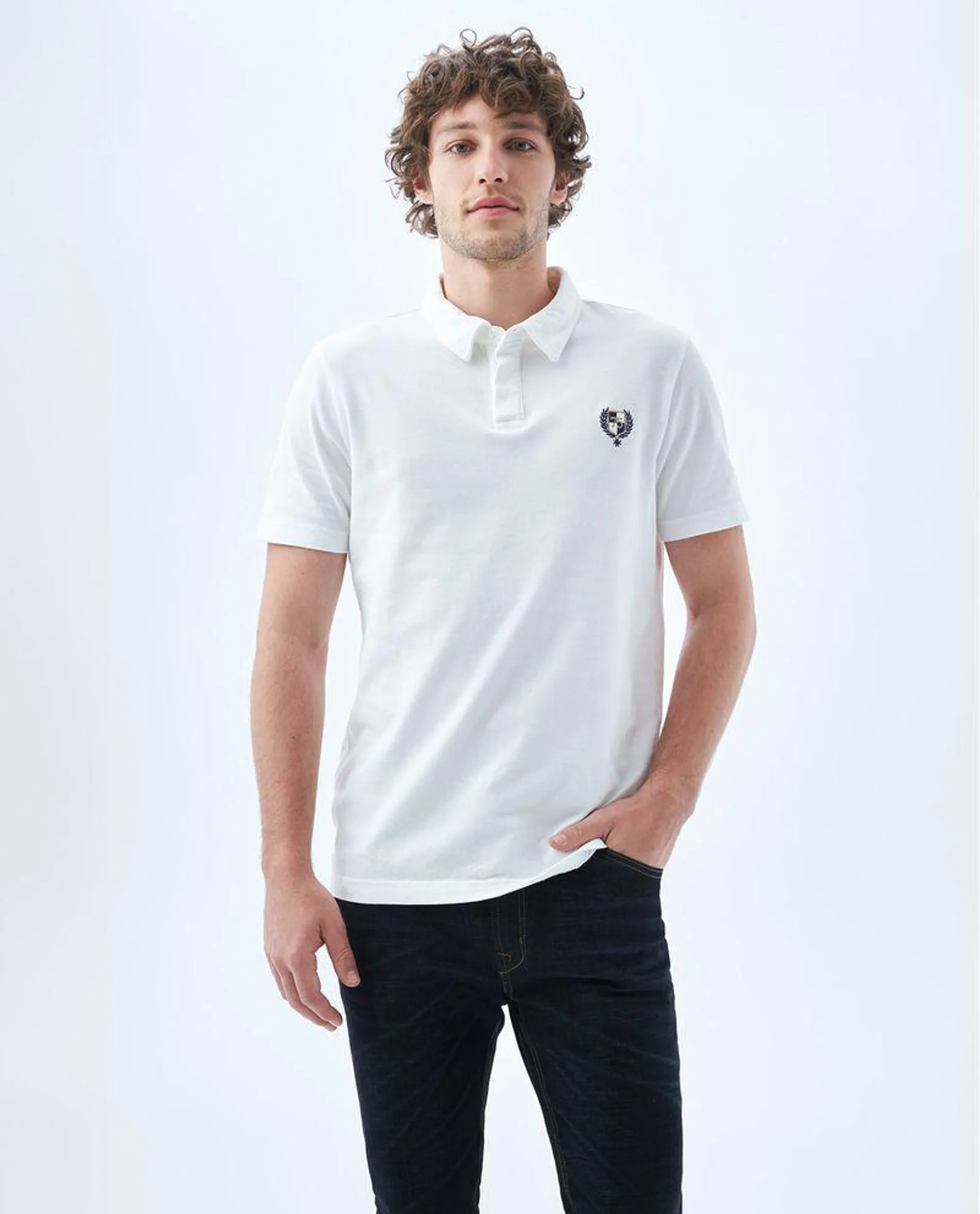 Polo con perilla de botones oculta para hombre