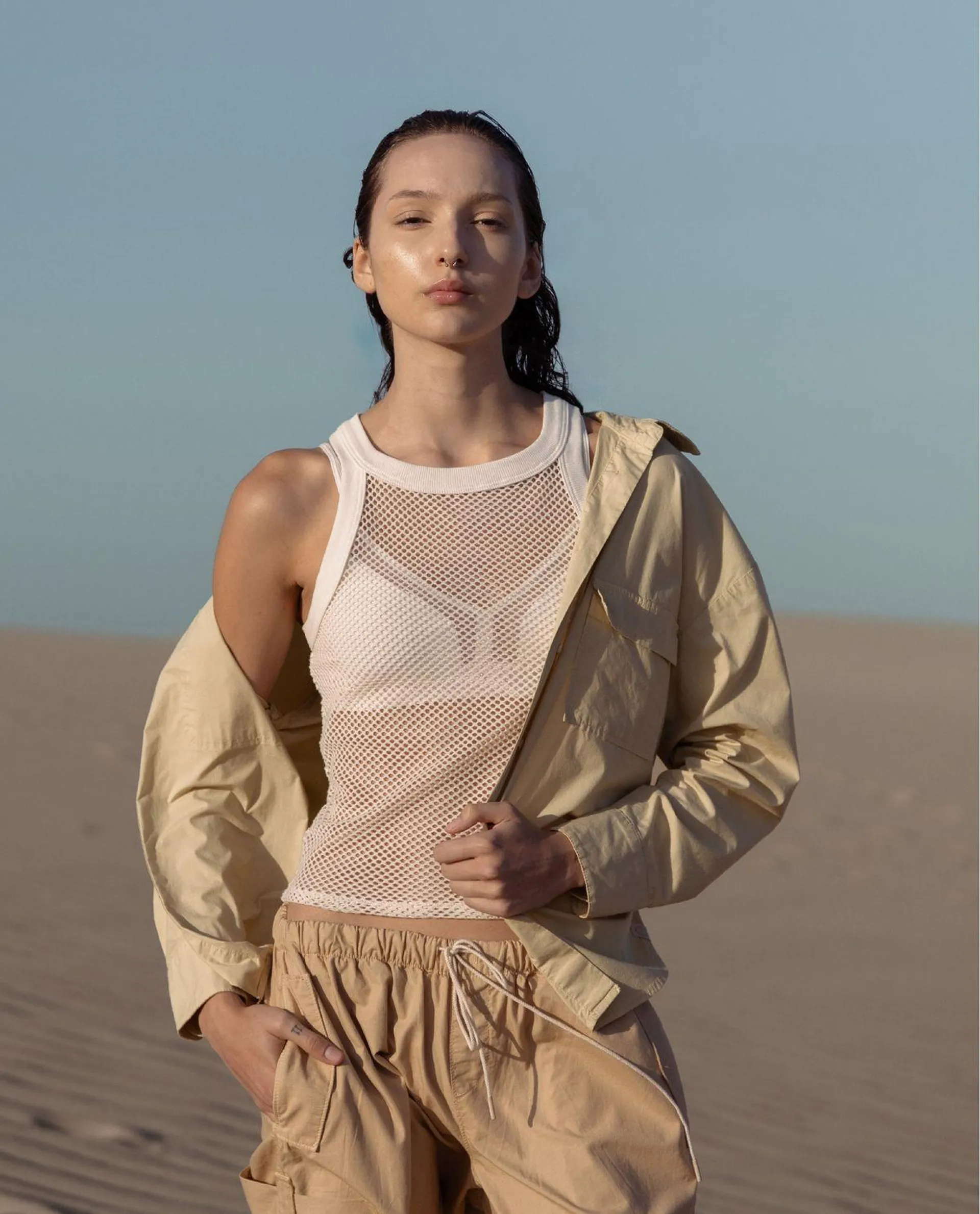 Camisa con bolsillos delanteros para mujer