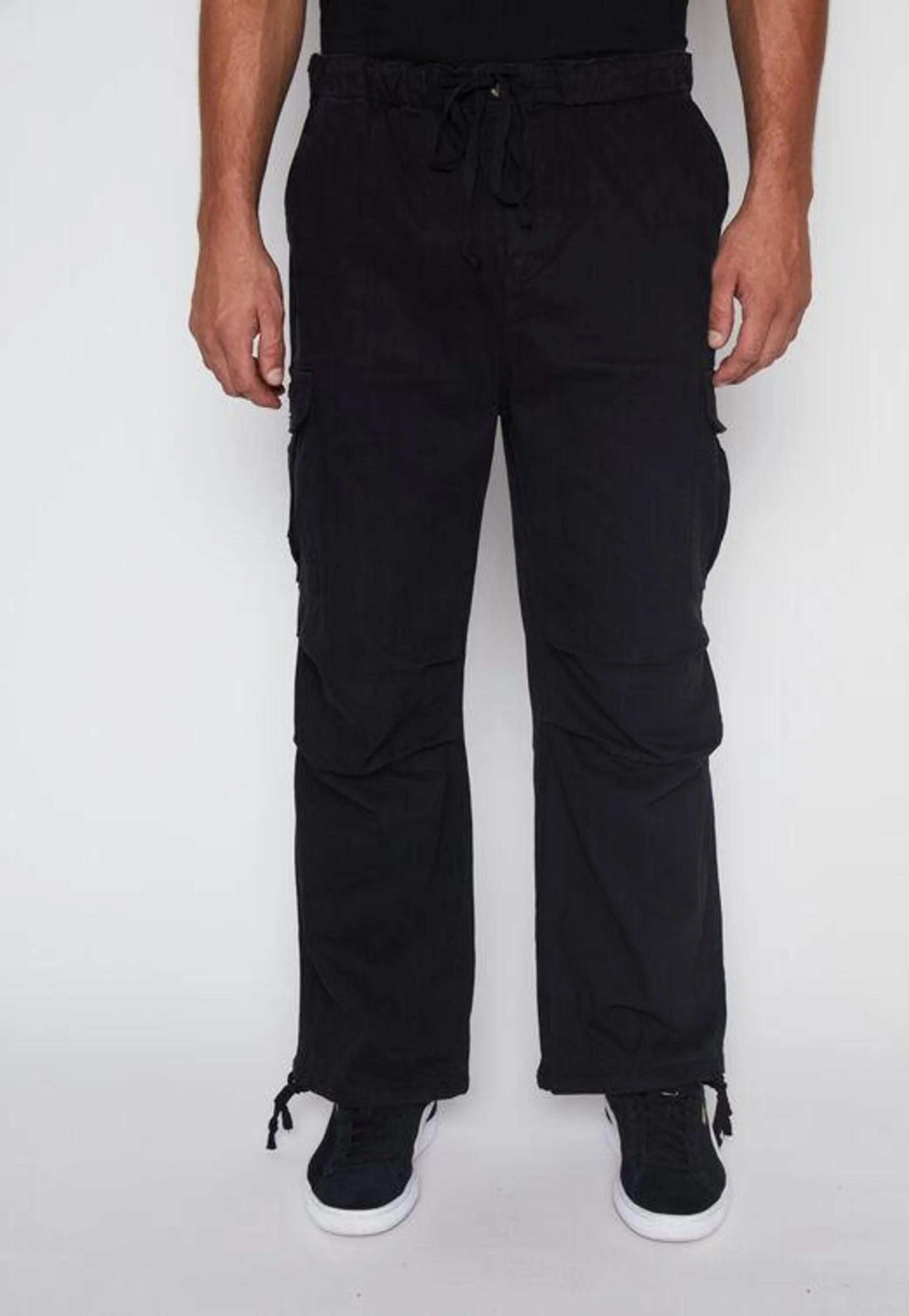 Pantalon Hombre Negro Parachute Cargo Family Shop