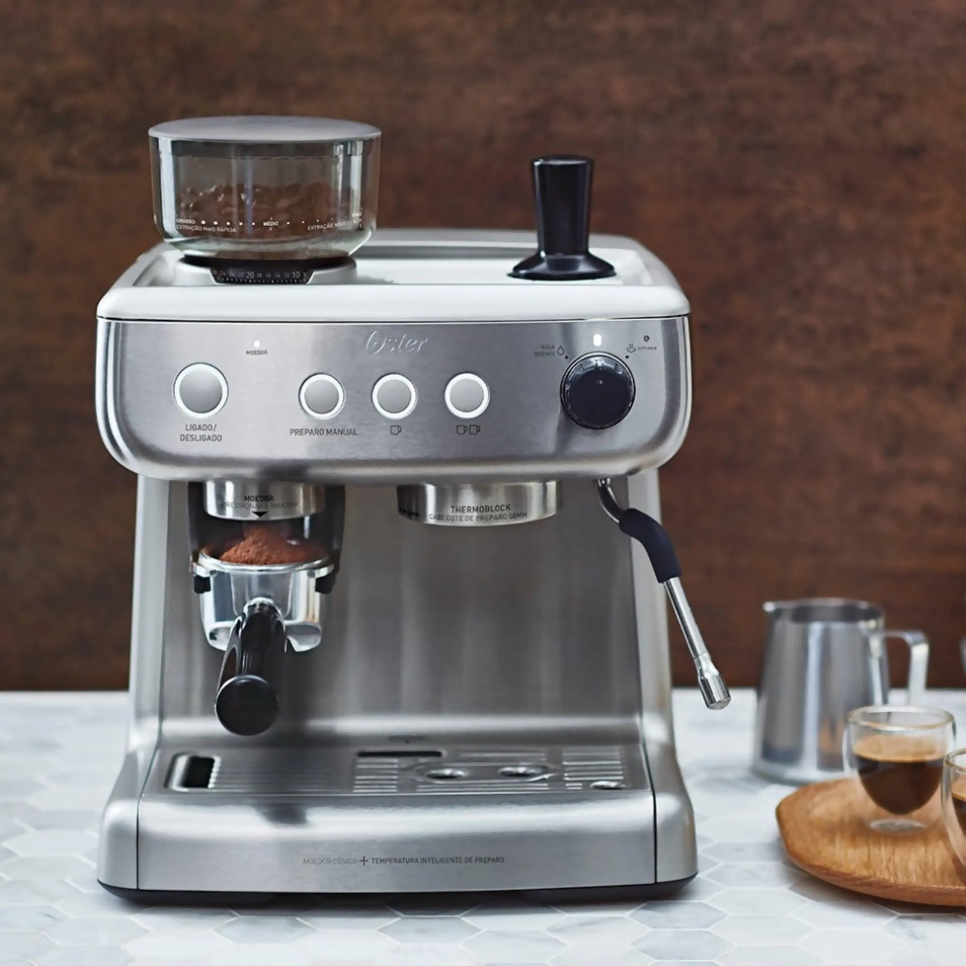 Cafetera Espresso Perfect Brew Molino Integrado BVSTEM7300 Oster