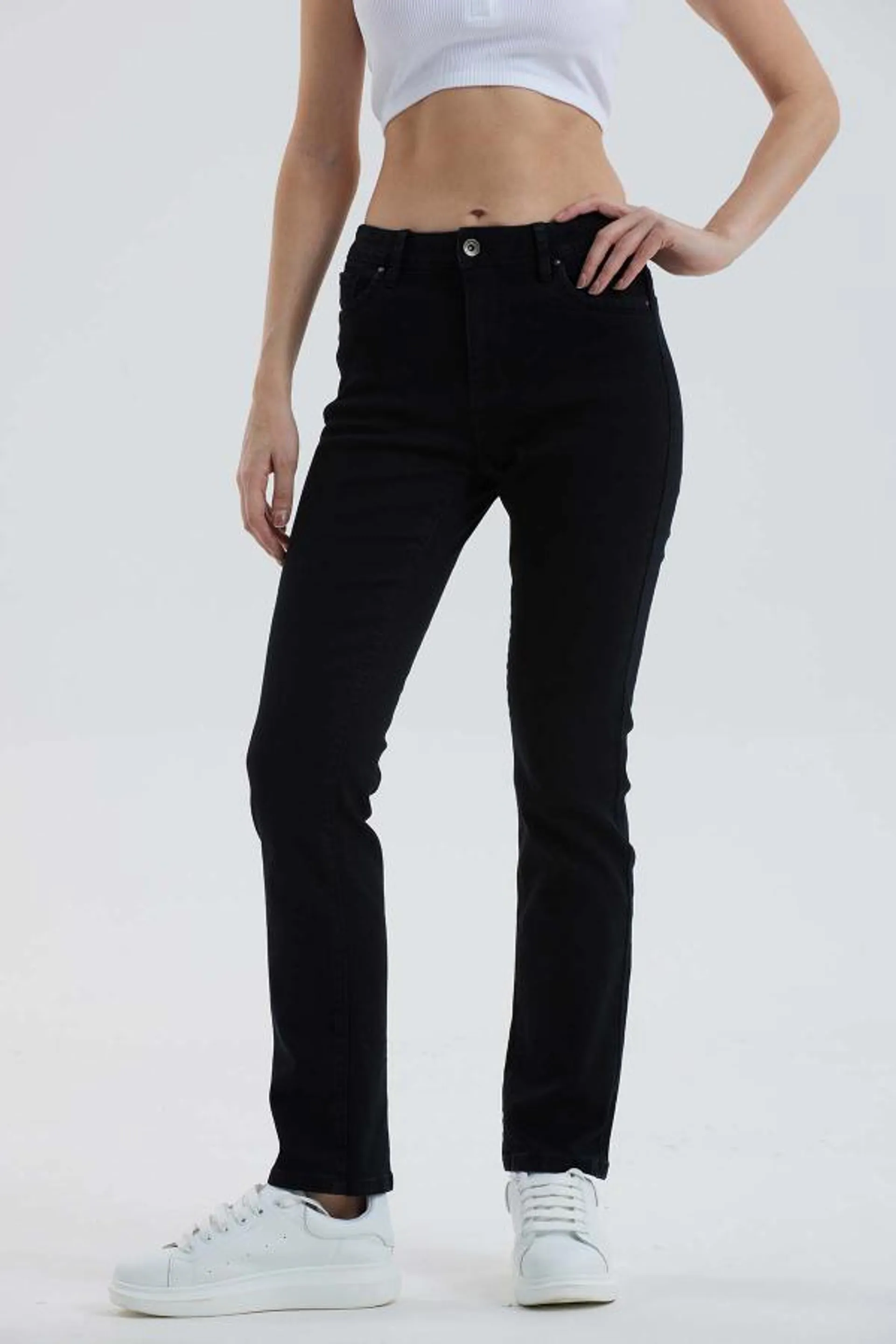 Jeans mujer recto tiro alto negro