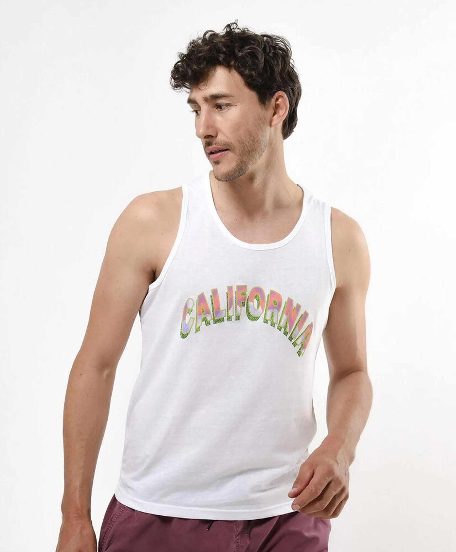 Polera hombre estampada california sin mangas