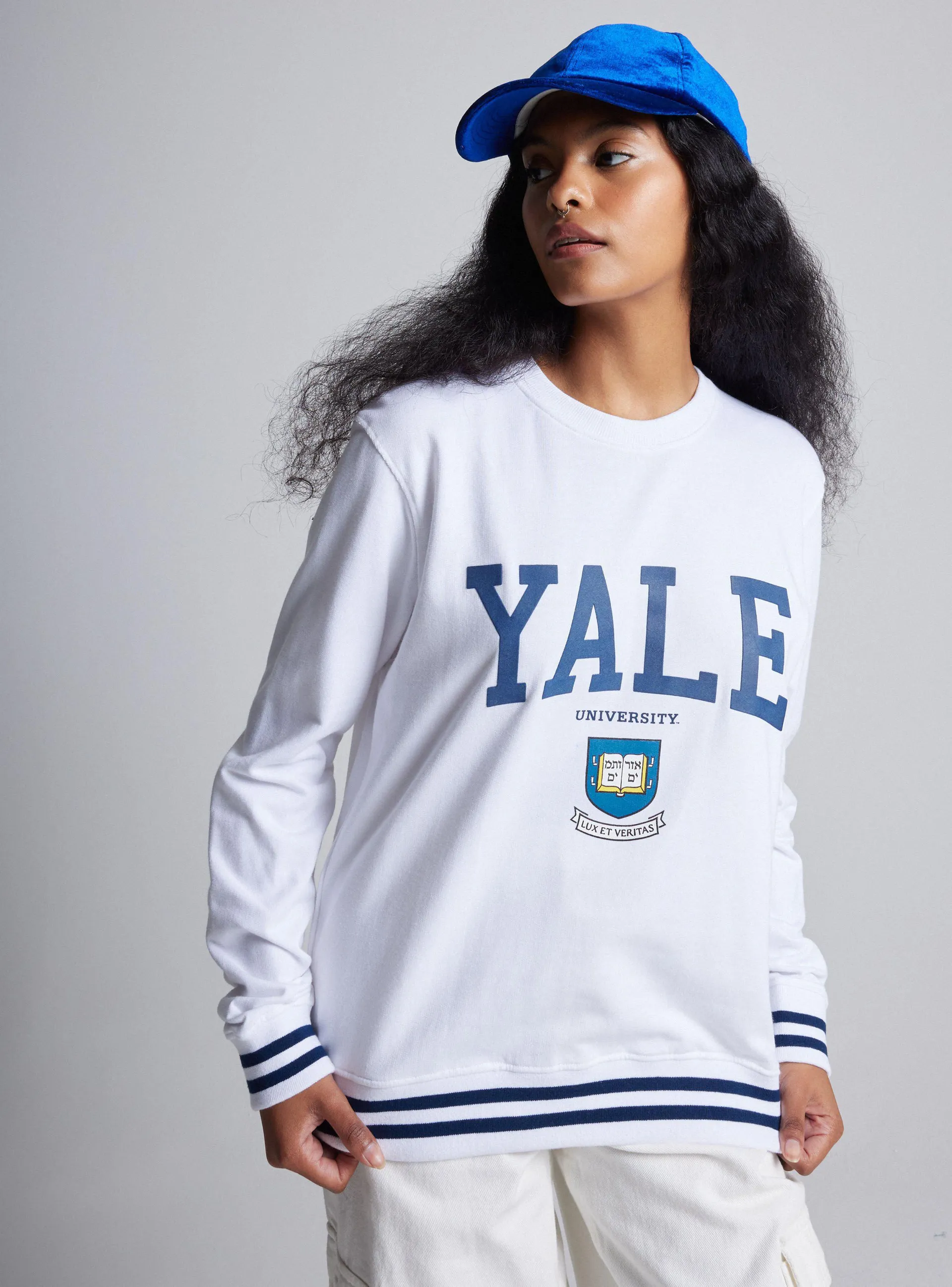 Polerón con Escudo Estilo Preppy Yale Manga Larga