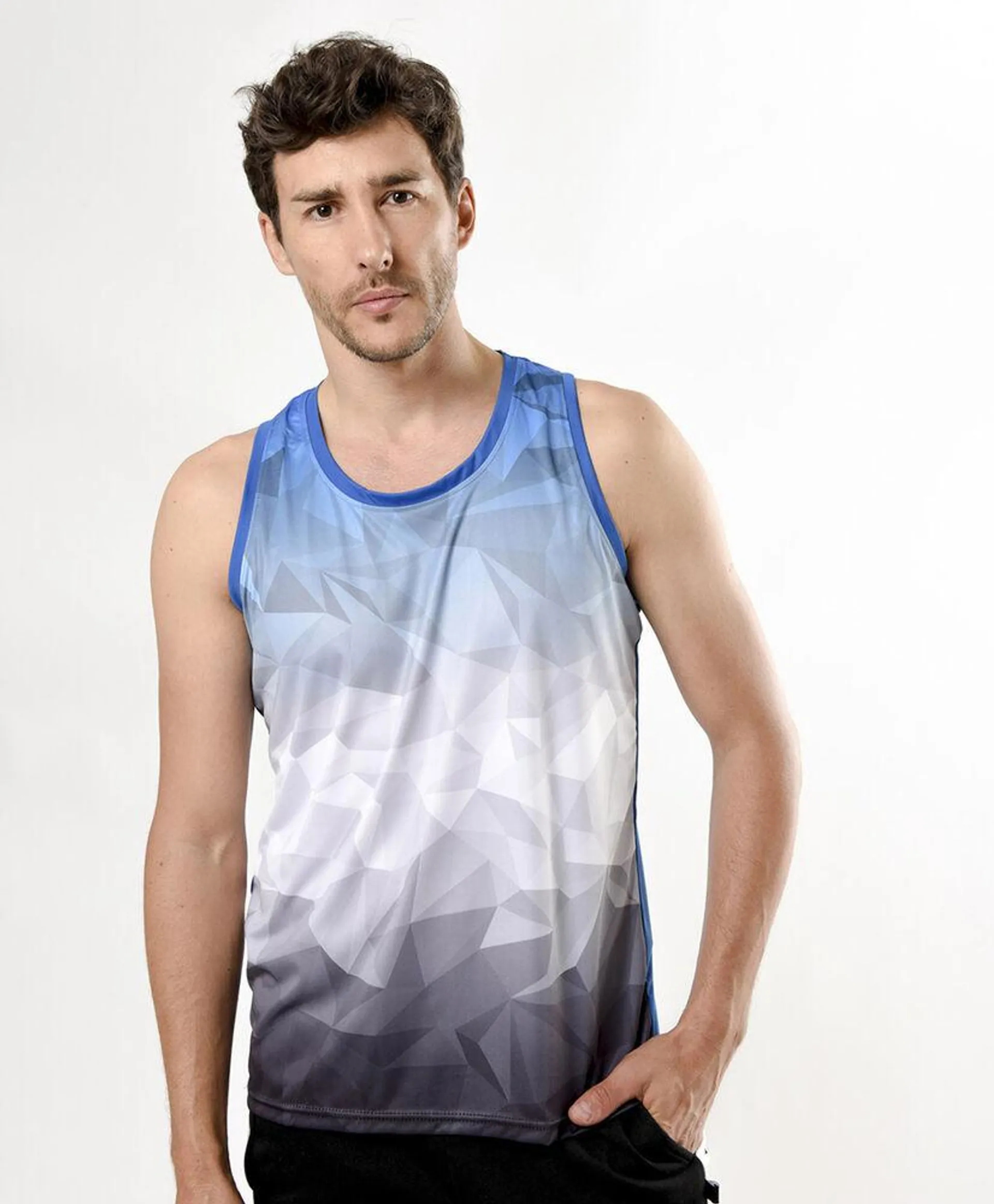 Polera deportiva hombre figuras 3d