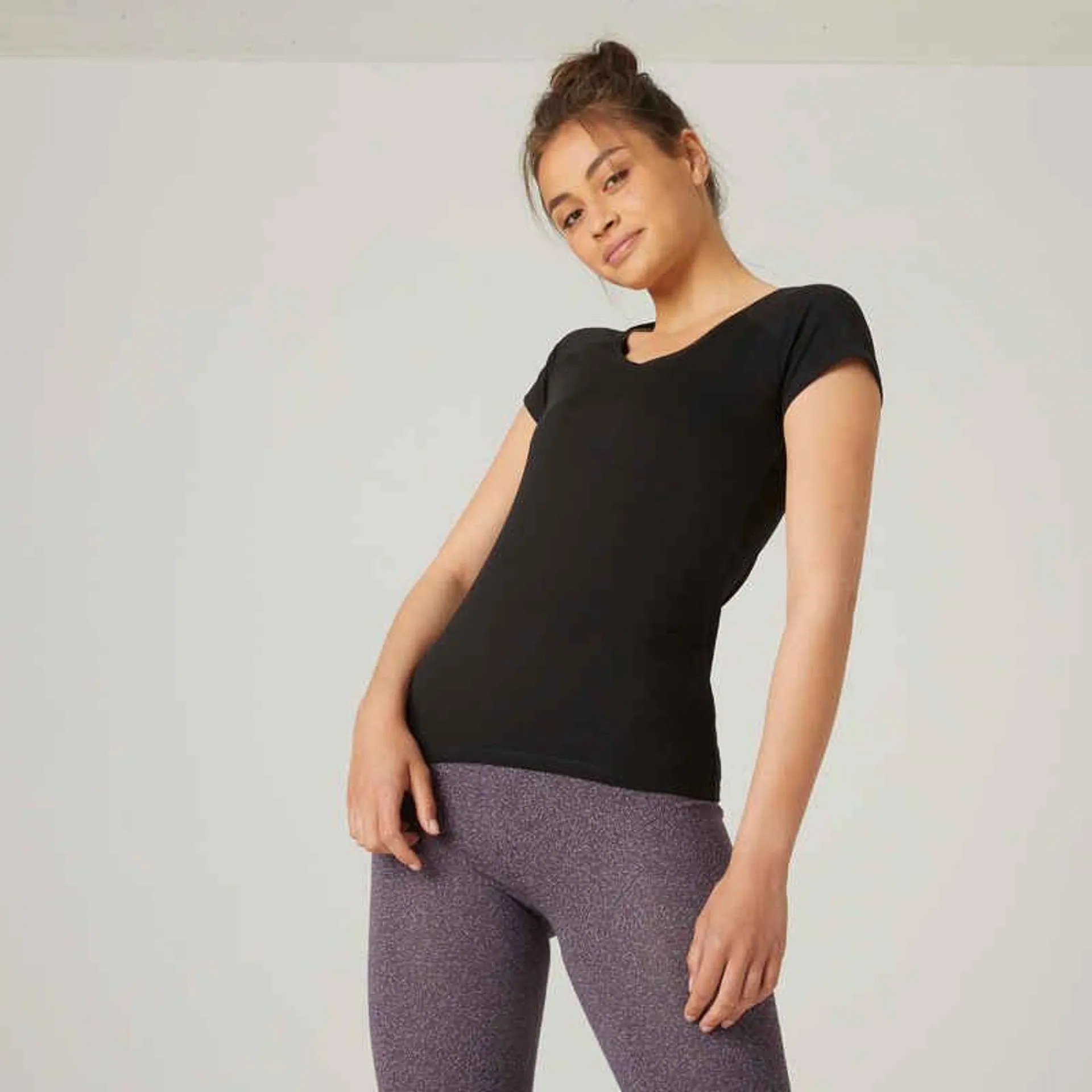 POLERA FITNESS MUJER 500 NEGRO CUELLO EN V