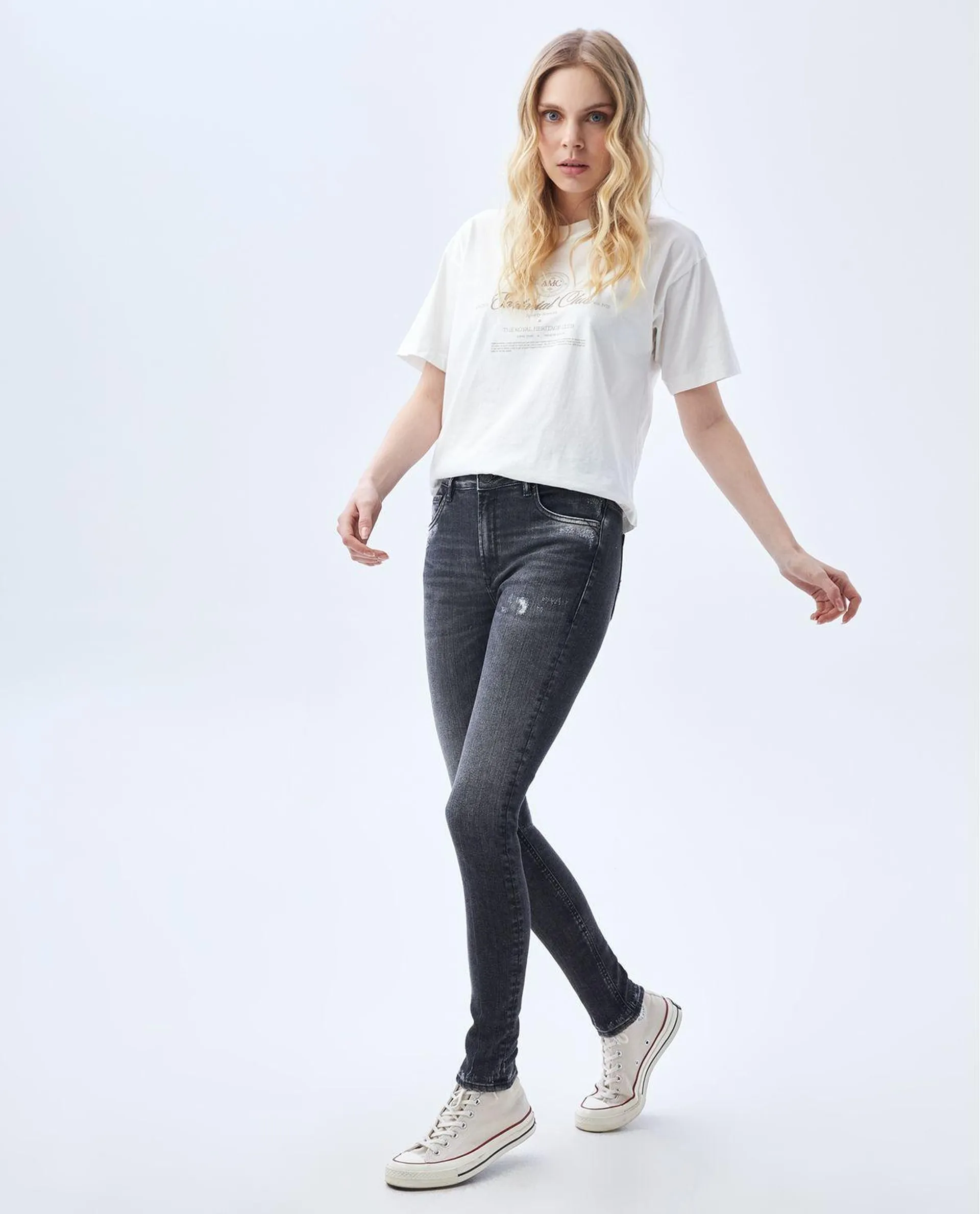 Jean Jegging fit tono negro para mujer