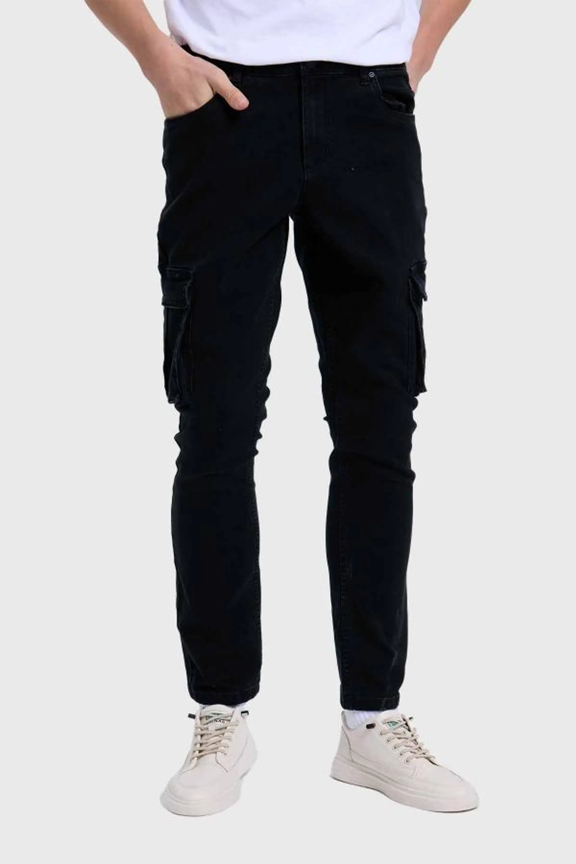 Jeans hombre cargo liso negro