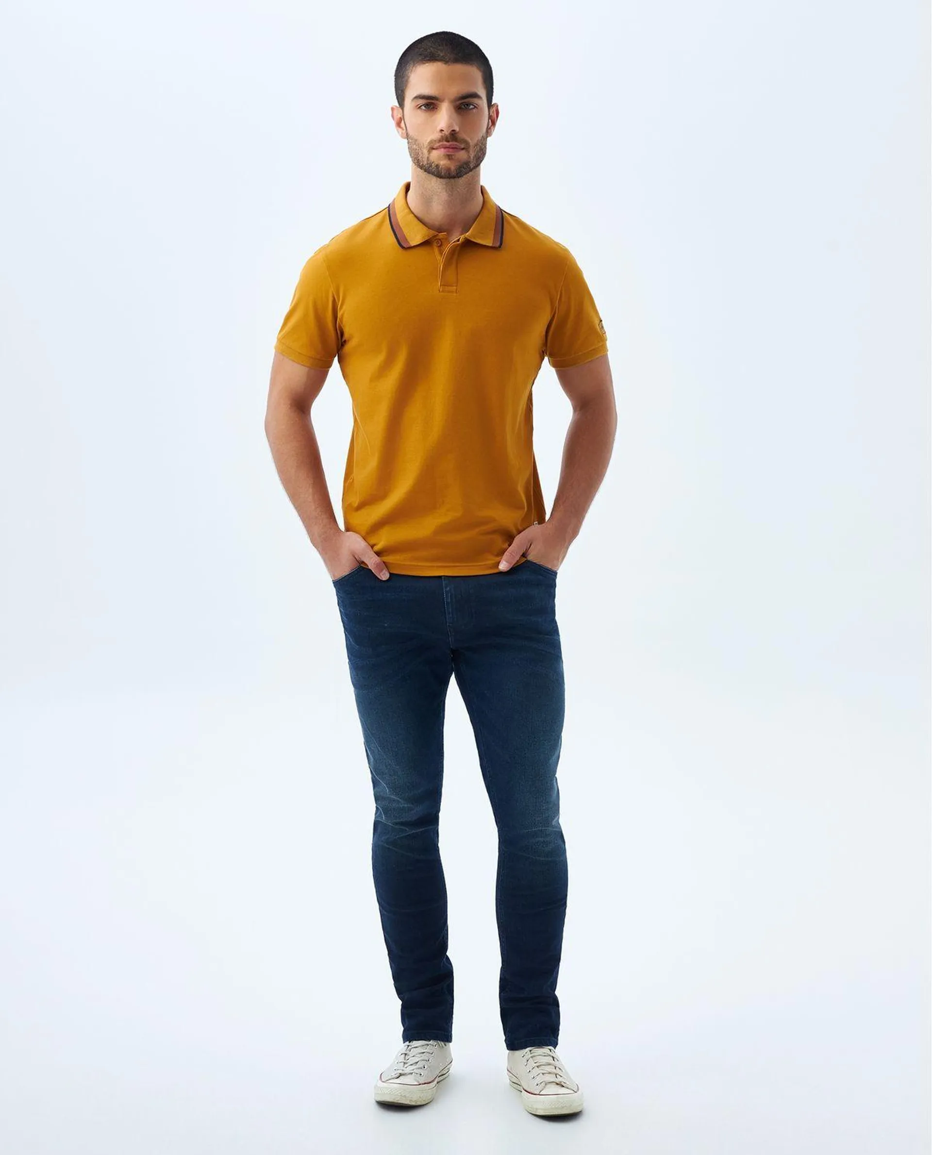 Polo con cuello y puños tejidos para hombre