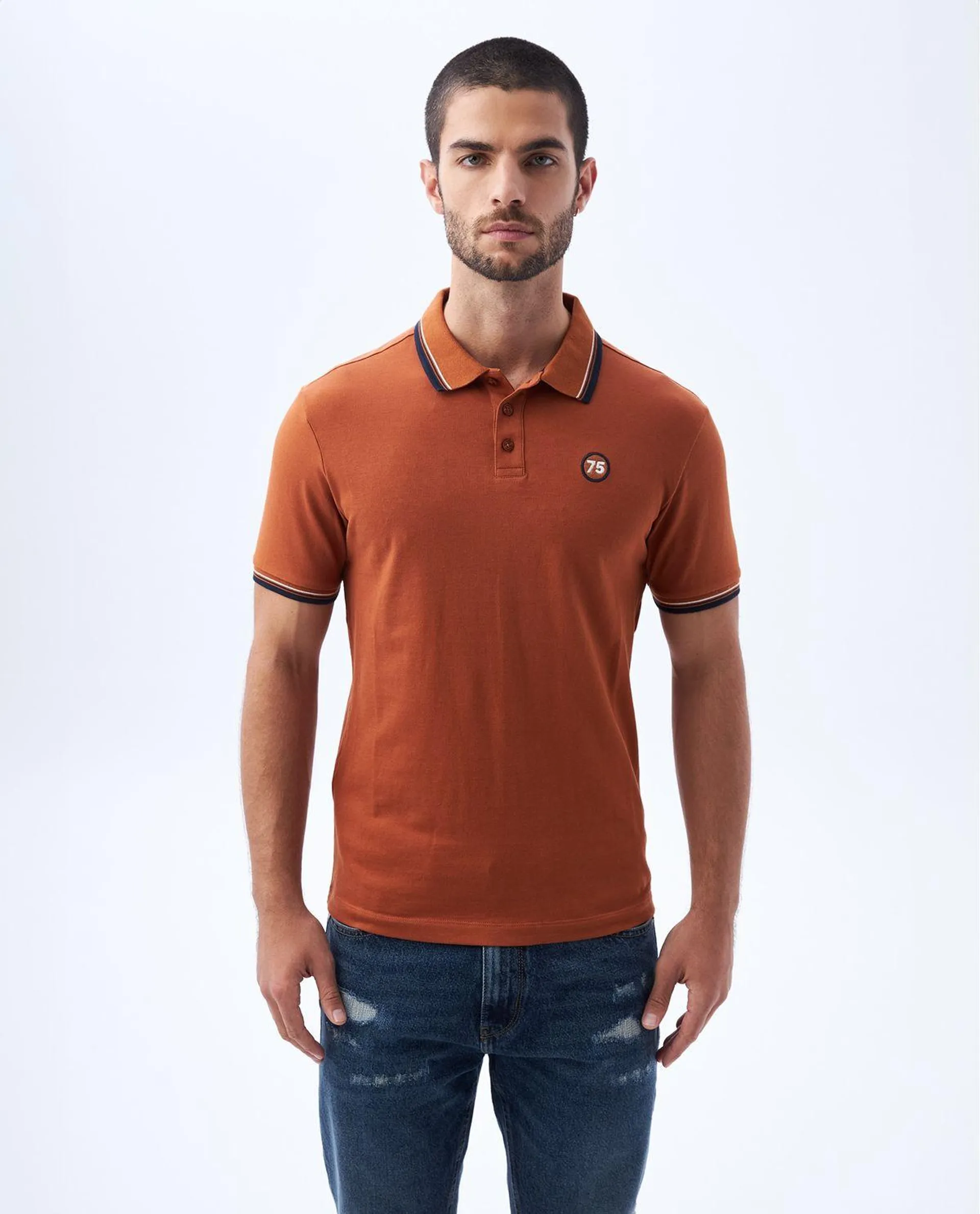 Polo con aplique bordado para hombre