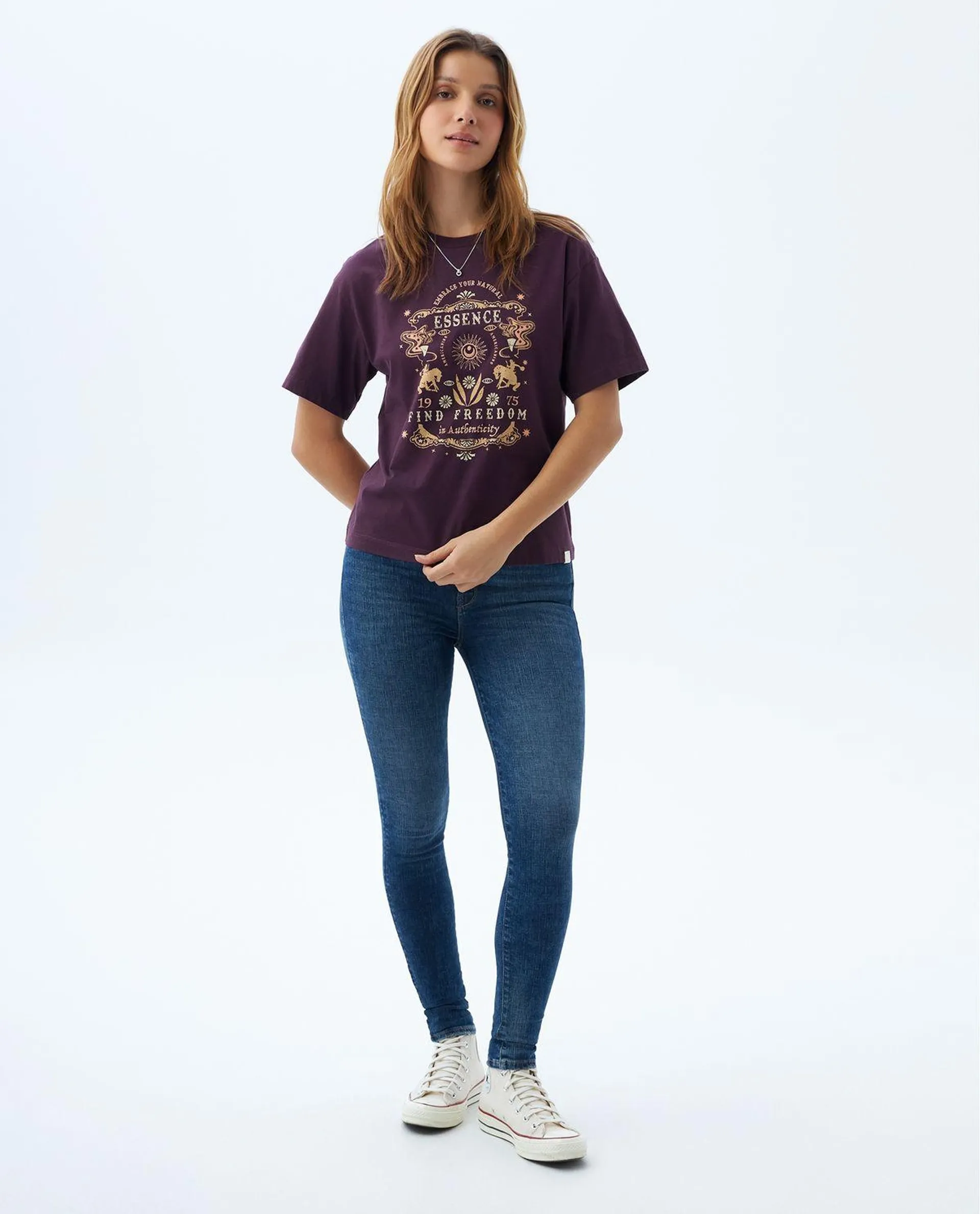 Camiseta classic estampada y bordada para mujer