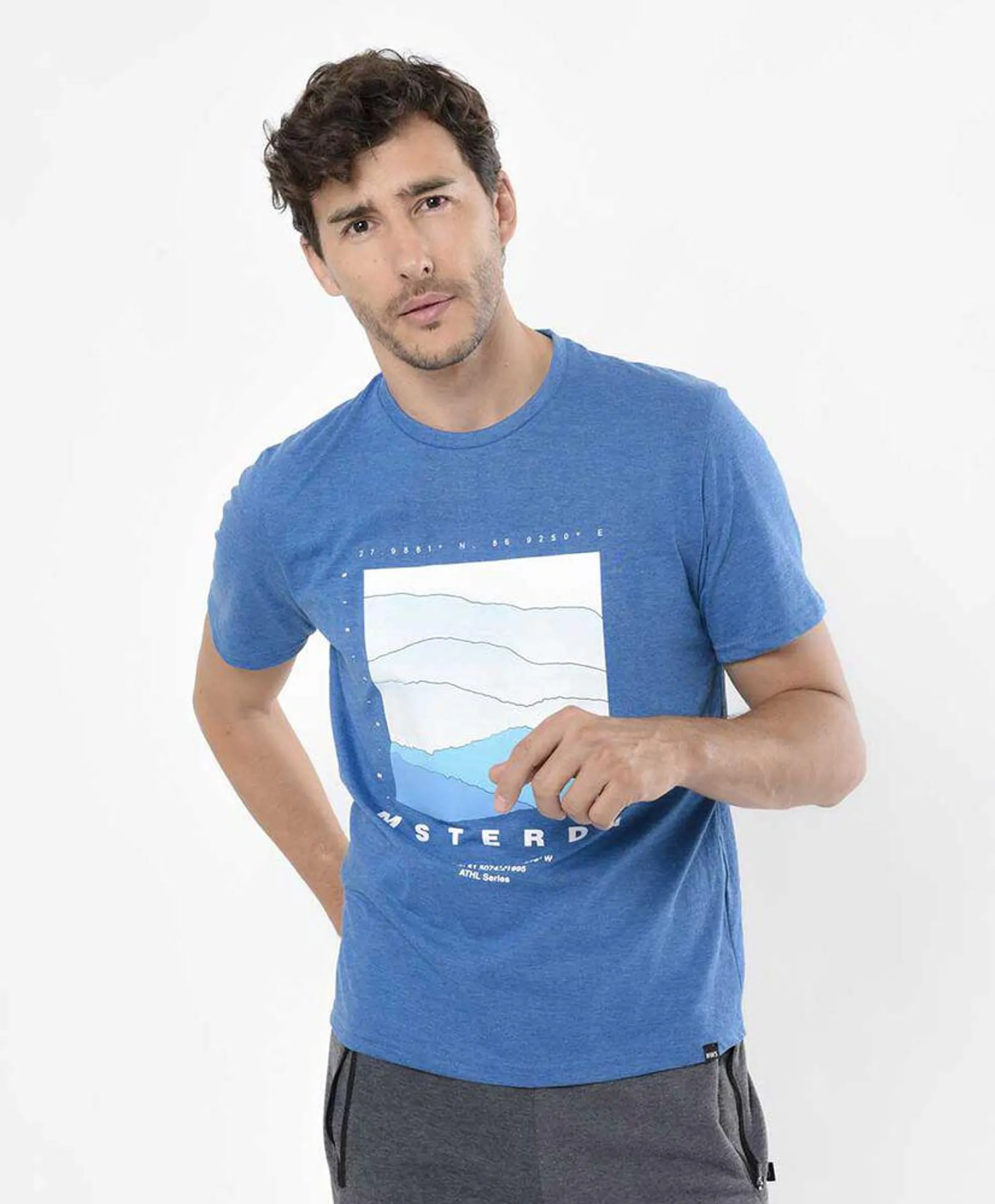 Polera deportiva hombre estampada oceano