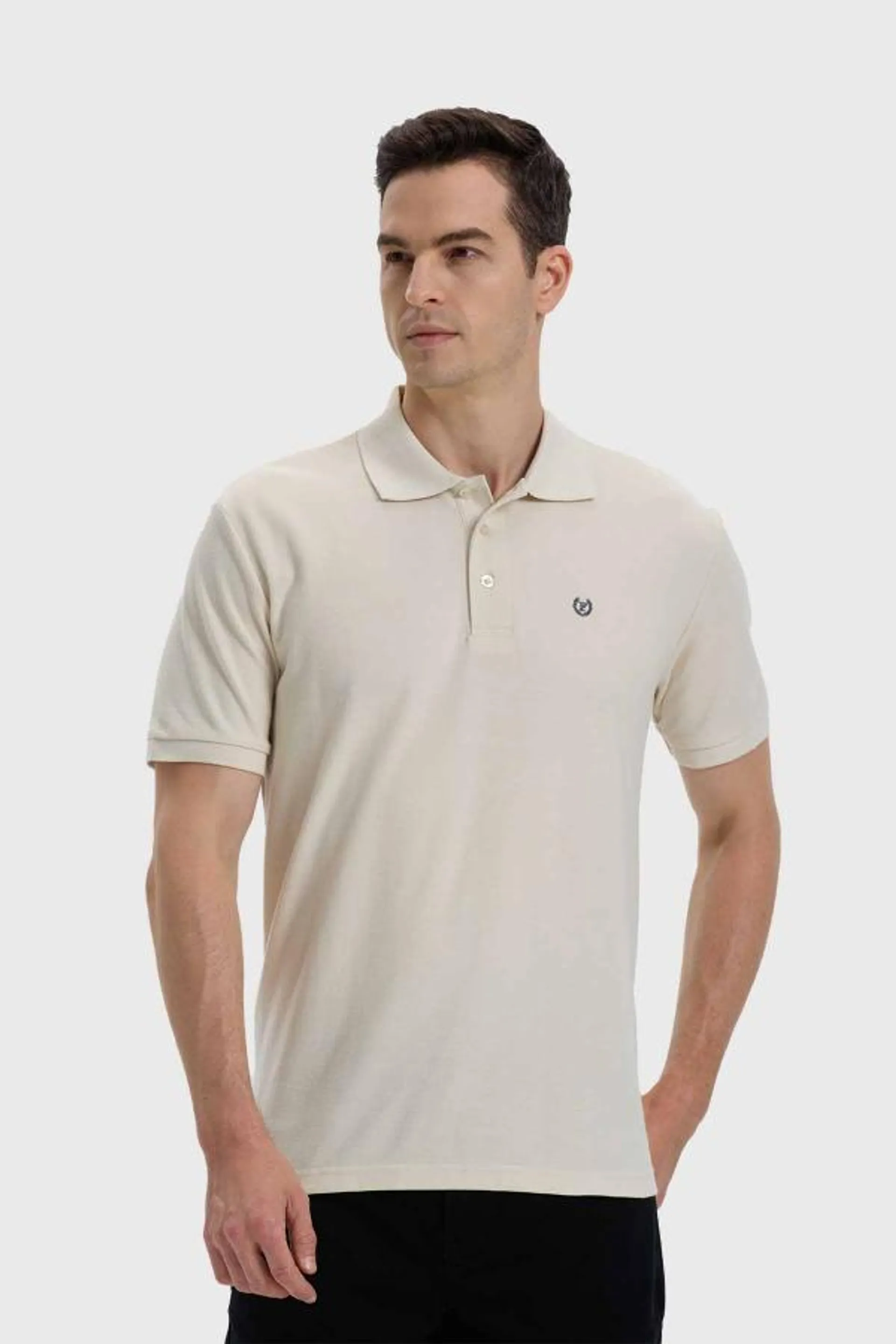 Polera hombre lisa con logo beige