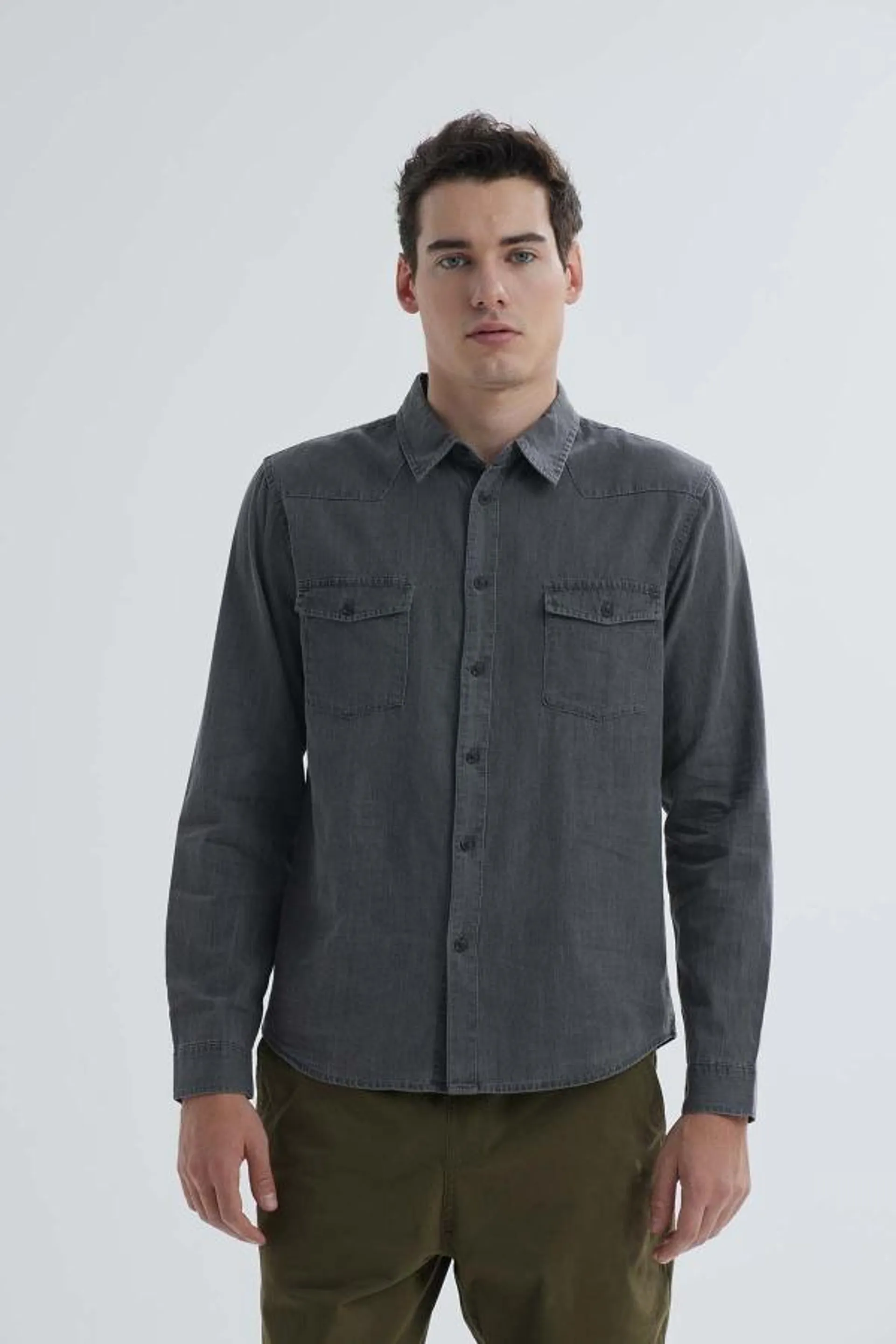 Camisa hombre lavado gris claro