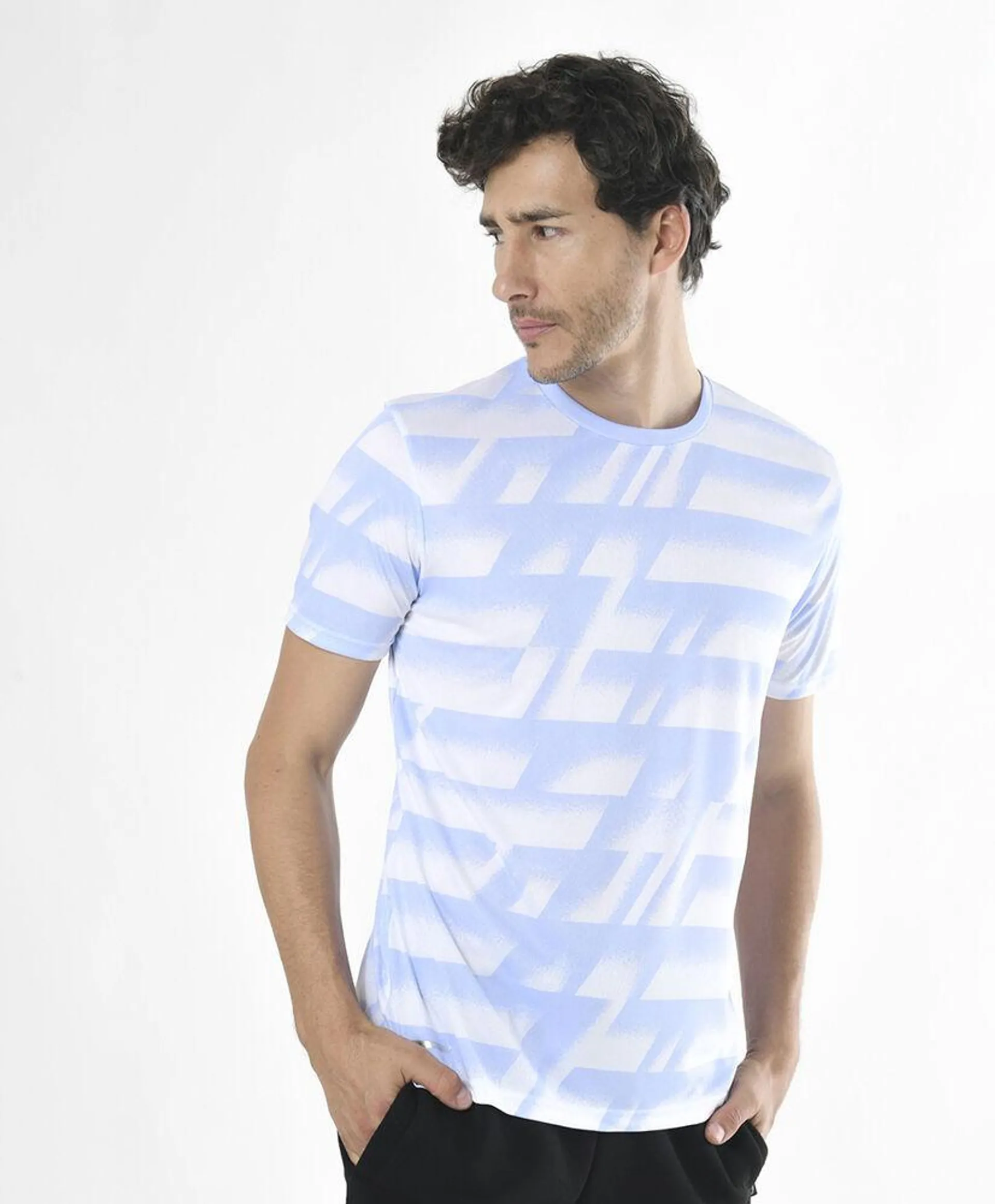 Polera deportiva hombre estampado bicolor