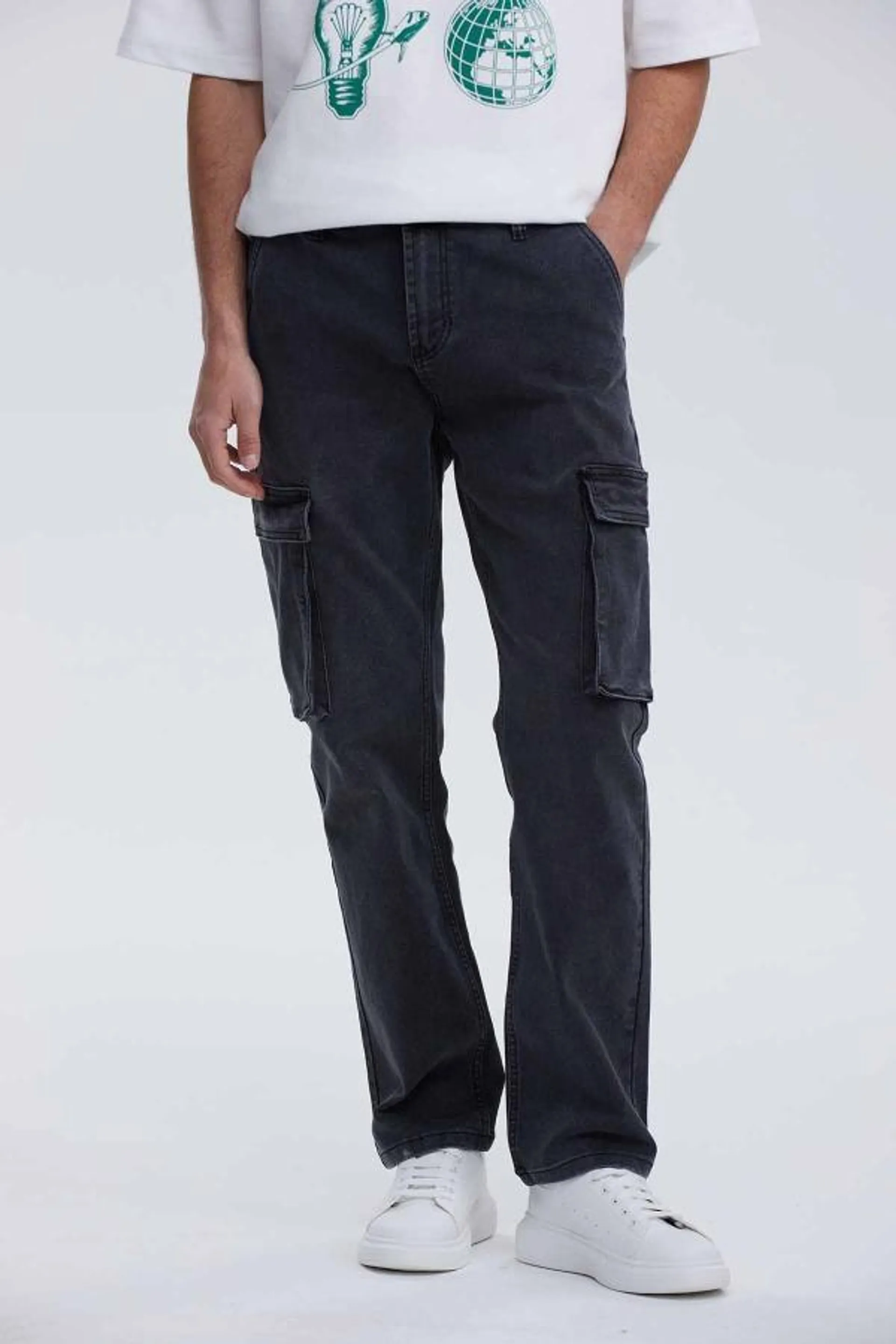 Jeans hombre cargo lavado gris oscuro