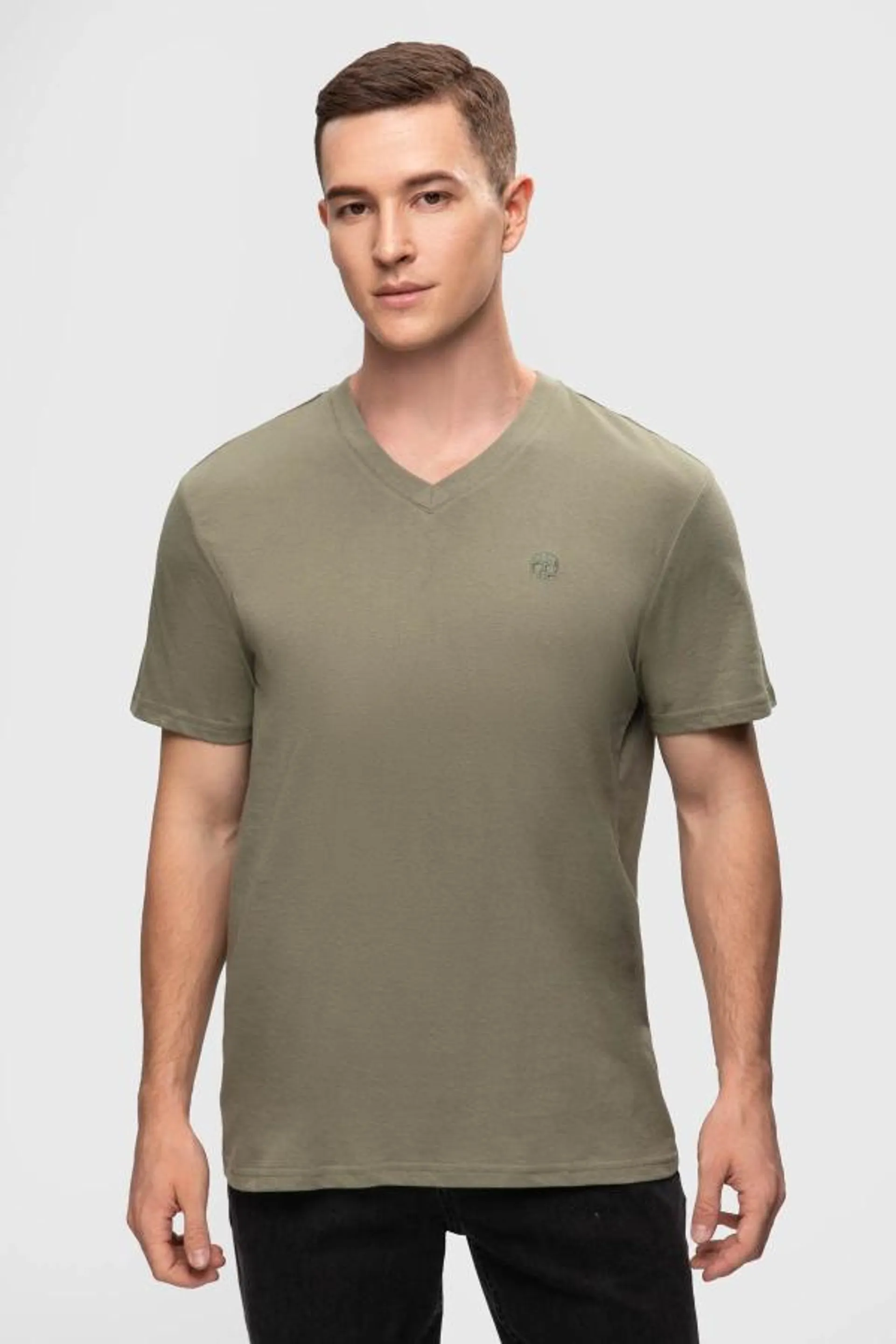 Polera bÁsica verde militar claro i