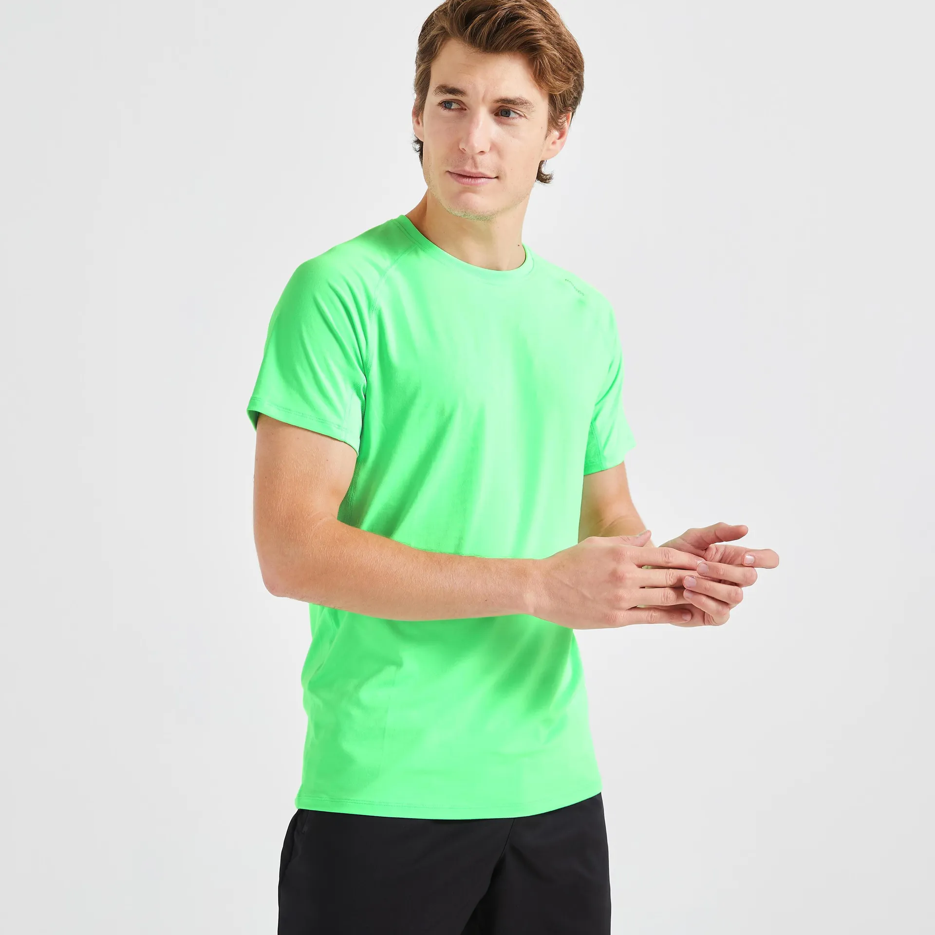 POLERA FITNESS HOMBRE ESSENTIAL VERDE FLUORESCENTE TRANSPIRABLE CUELLO REDONDO