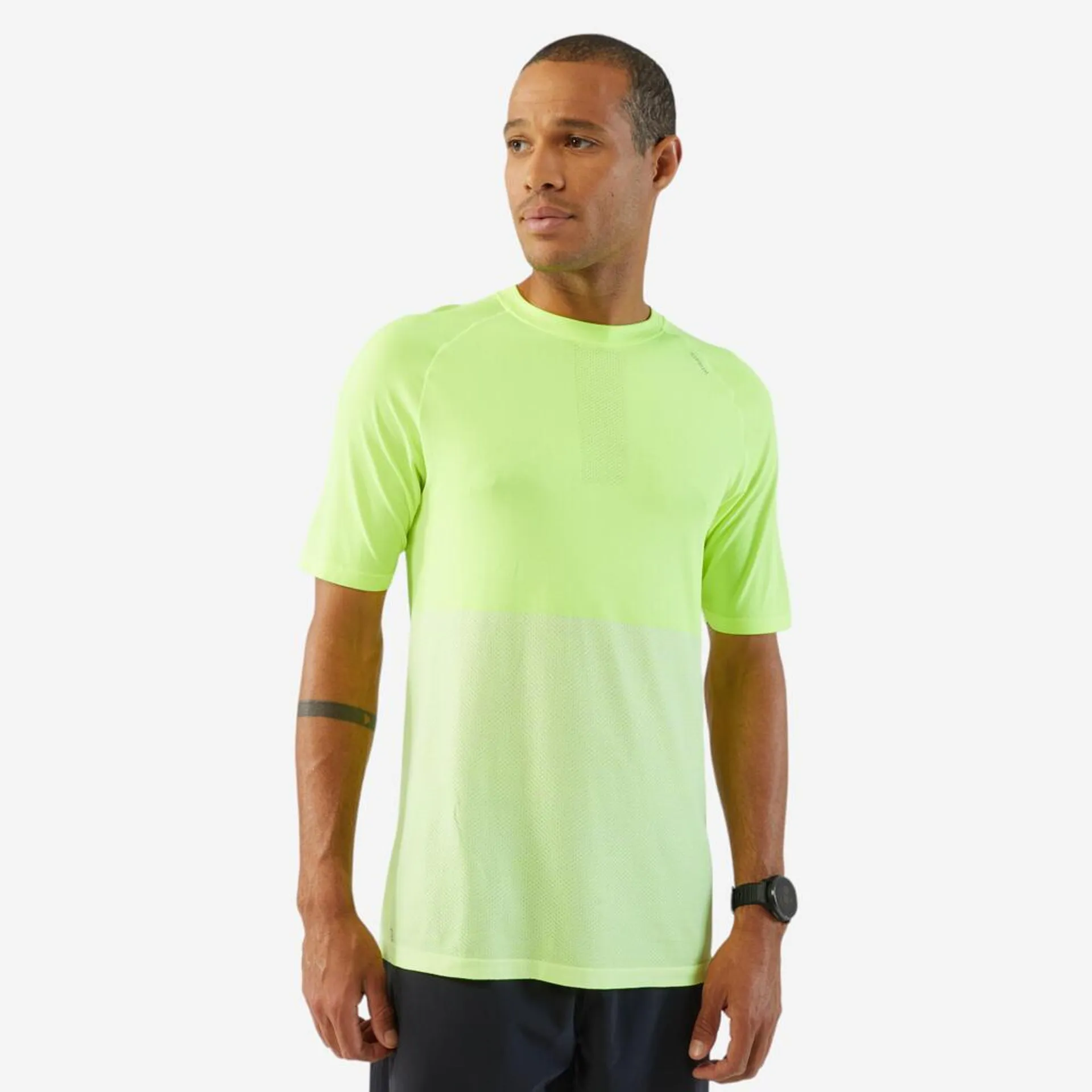 POLERA RUNNING HOMBRE TRANSPIRABLE KIPRUN CARE AMARILLO