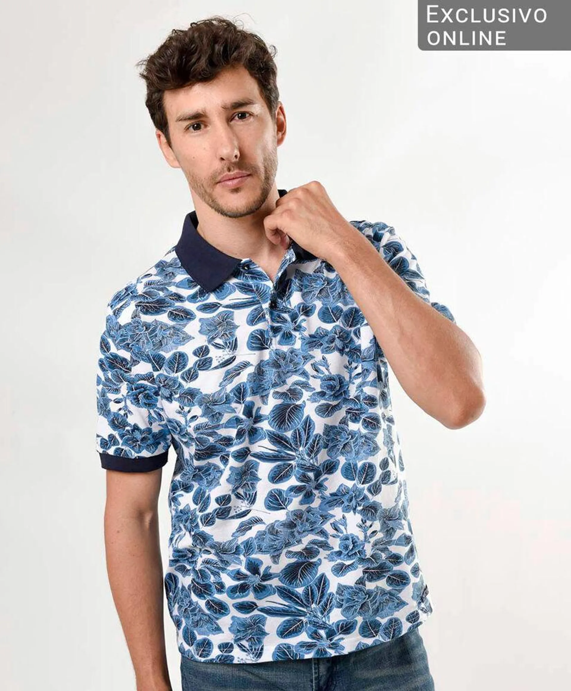 Polera hombre flores cuello piqué