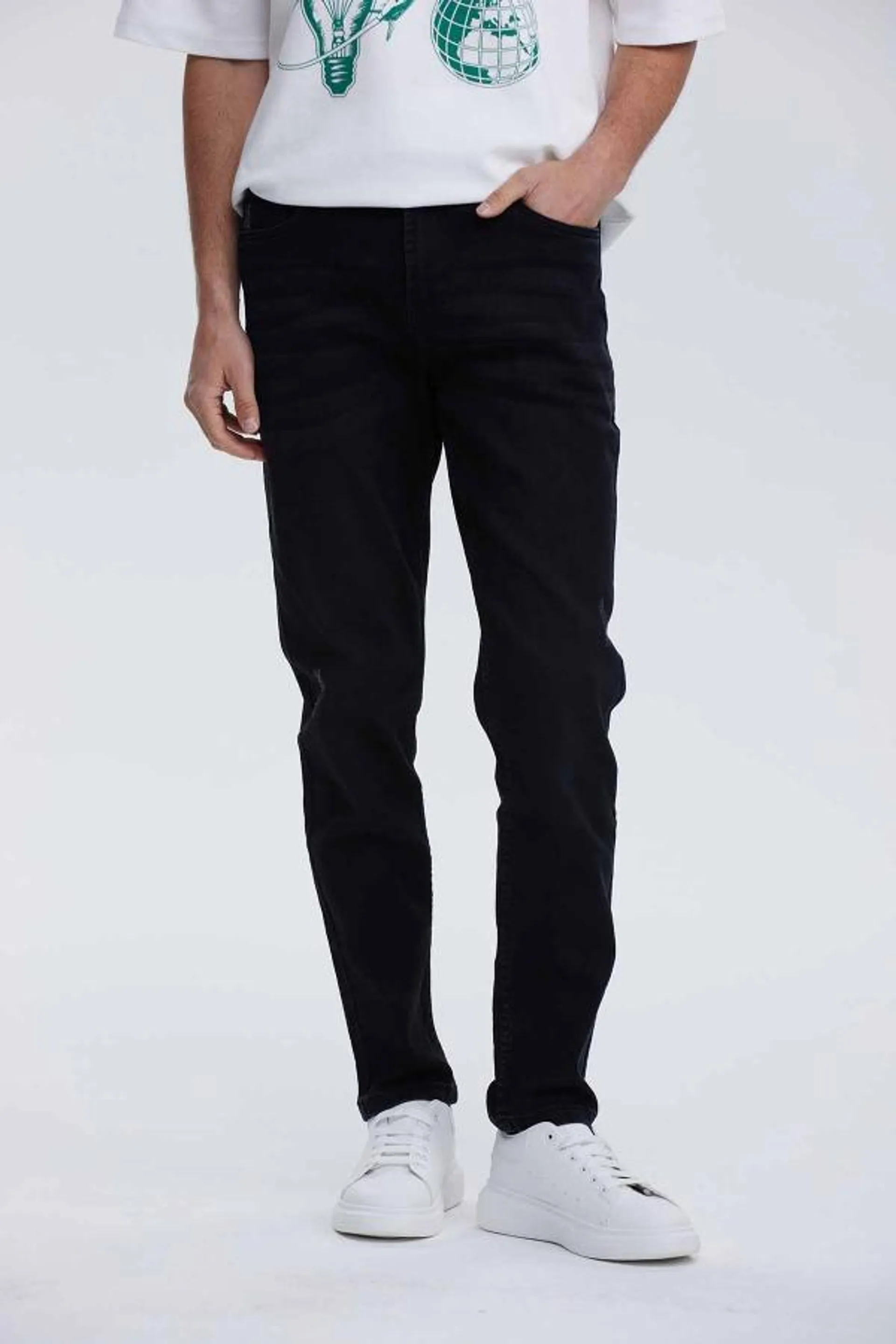 Jeans hombre slim lavado negro