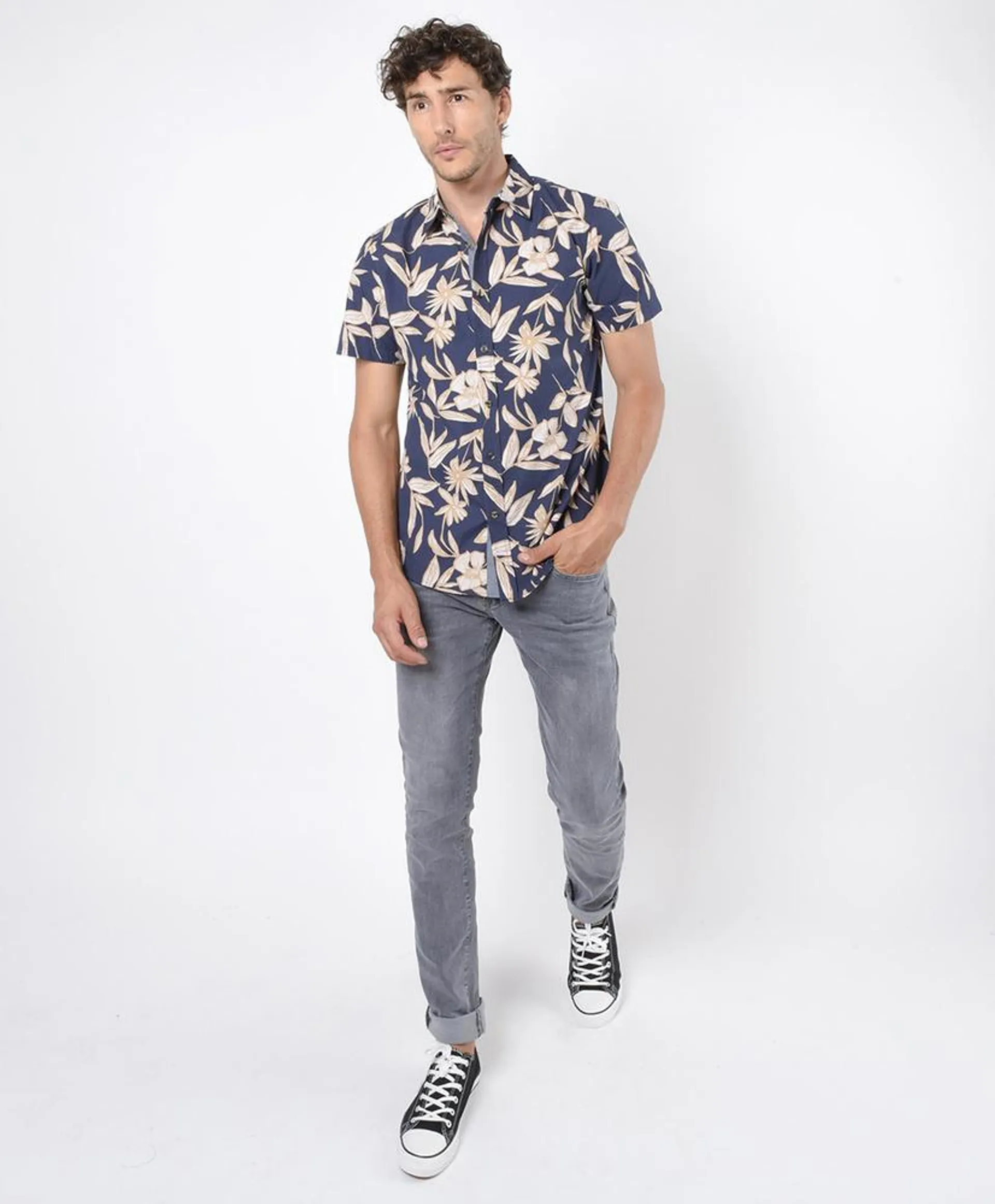 Camisa hombre flores y hojas