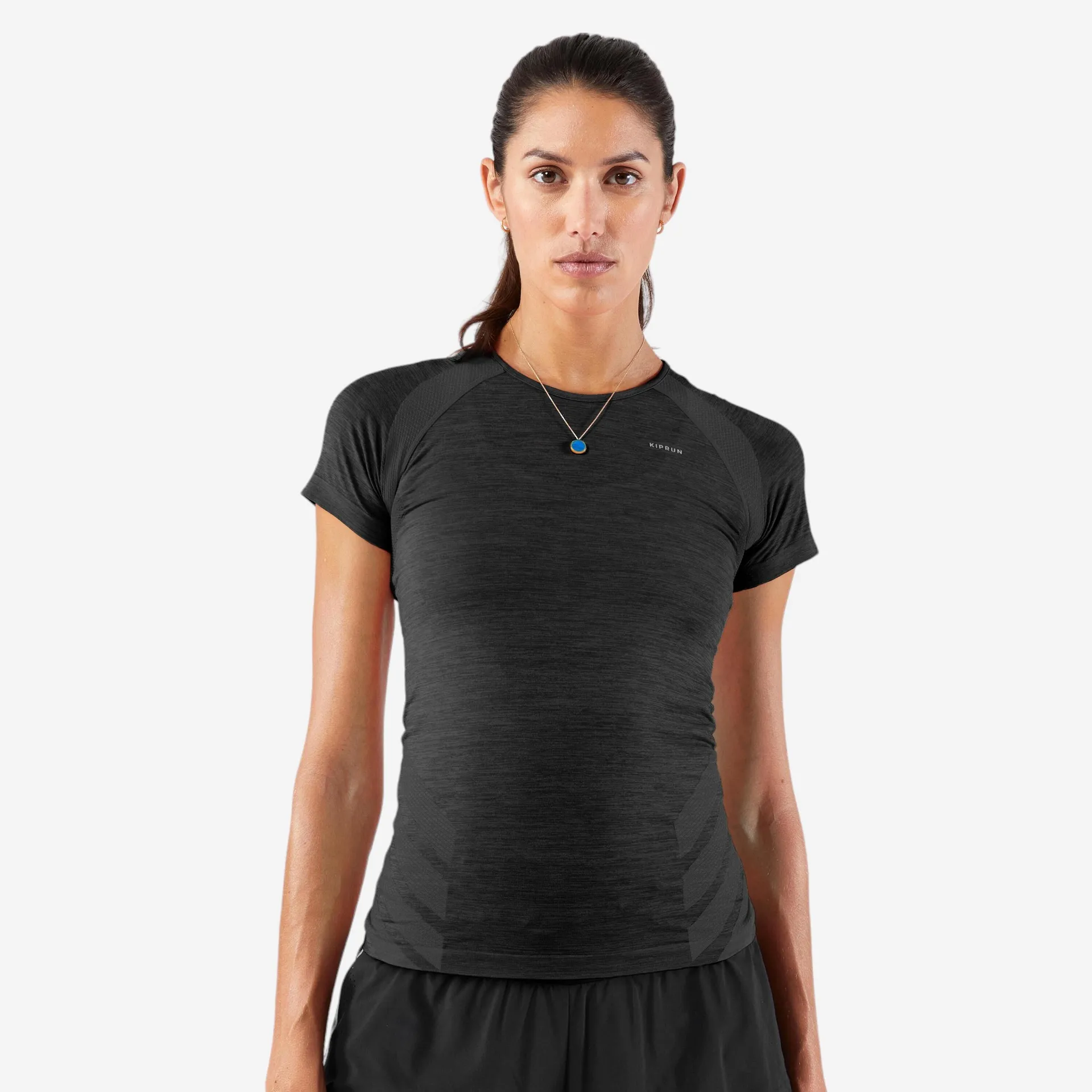 POLERA RUNNING TRAIL SLIM SIN COSTURAS MUJER KIPRUN RUN 500 CONFORT SLIM NEGRO