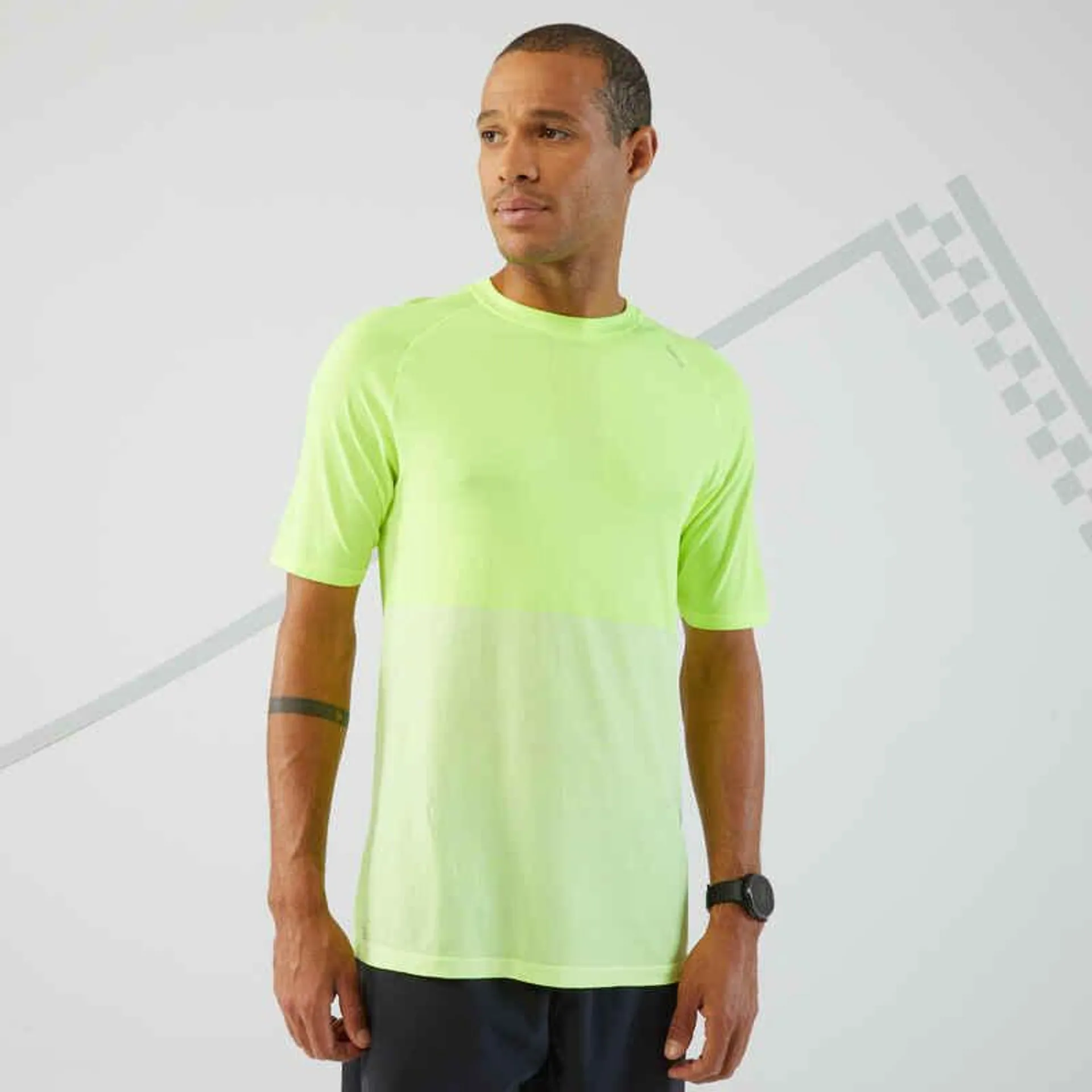 POLERA RUNNING HOMBRE TRANSPIRABLE KIPRUN CARE AMARILLO