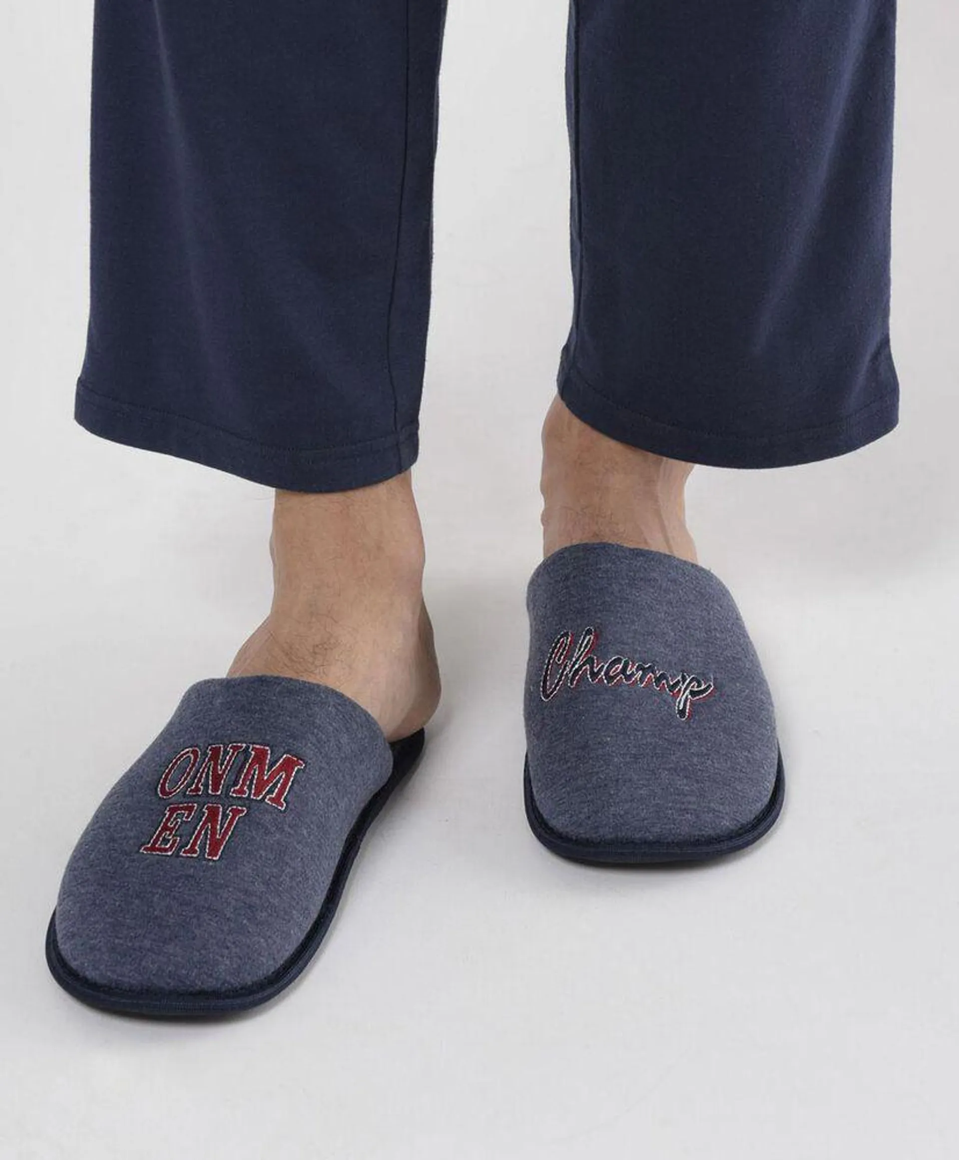 Pantufla hombre bordada