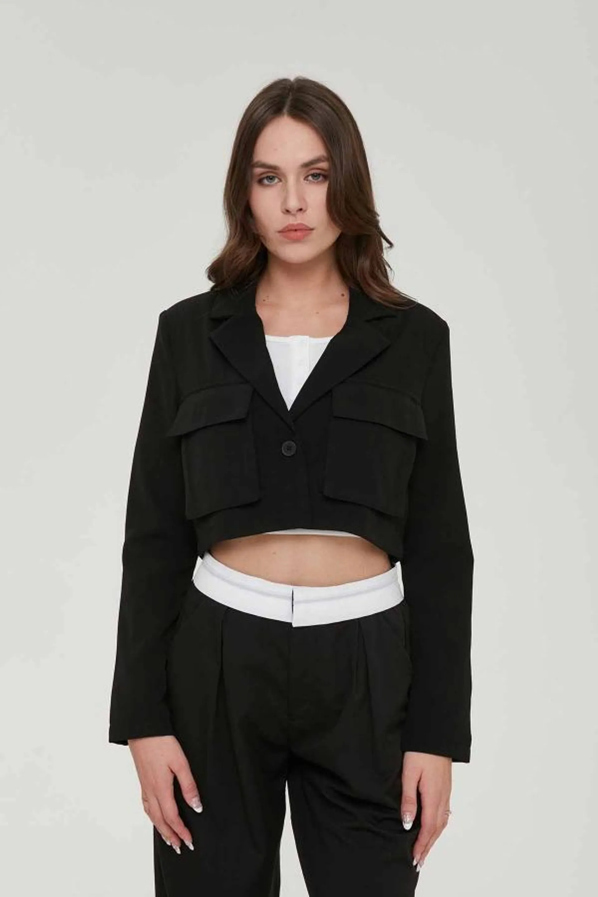 Blazer mujer crop negro