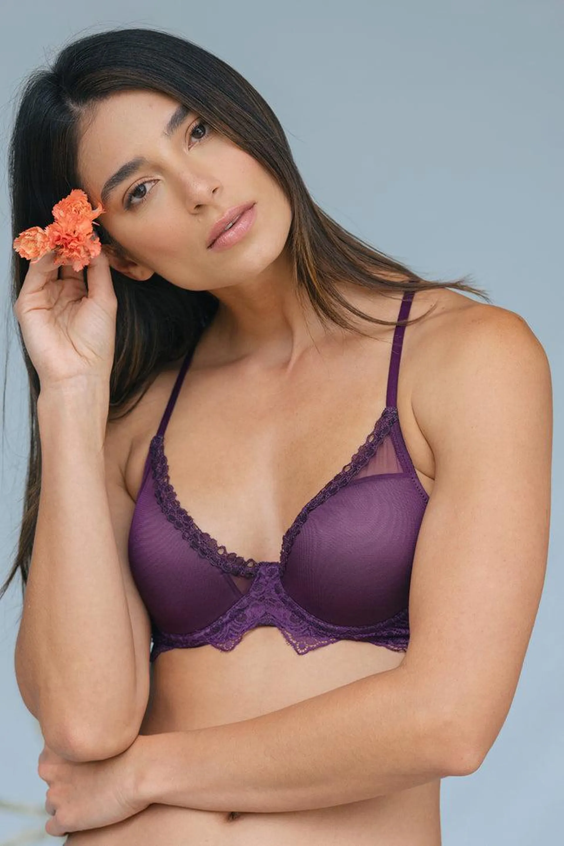 BRASIER ELLIPSE CON COPA LISA EN ESCOTE PROFUNDO BOREAL BURGUNDY