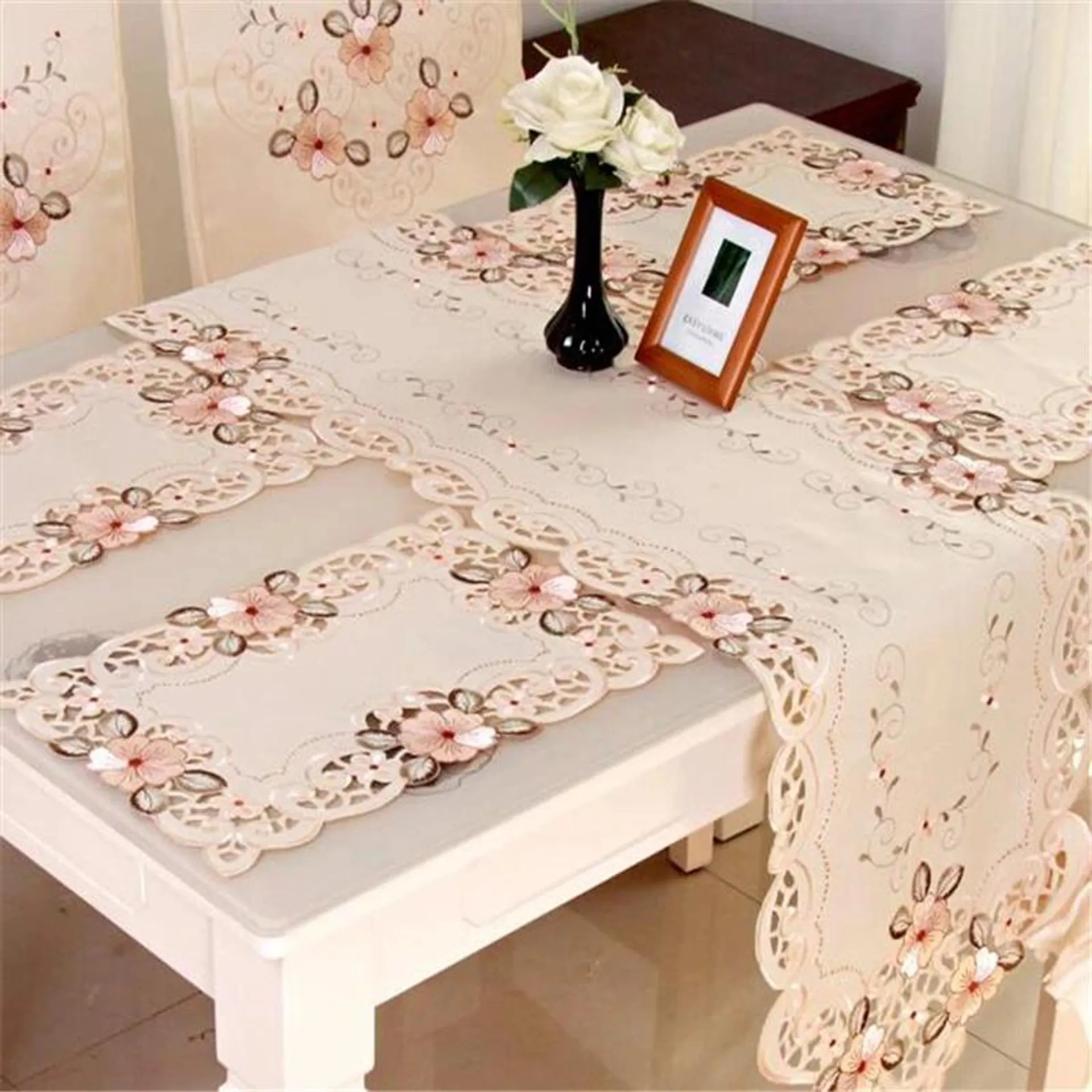 Classical Lace Table Runner Luxury Table Flag European Rectangular Dining Table Cloth TV Cabinet Cover Cloth Wedding Decoration