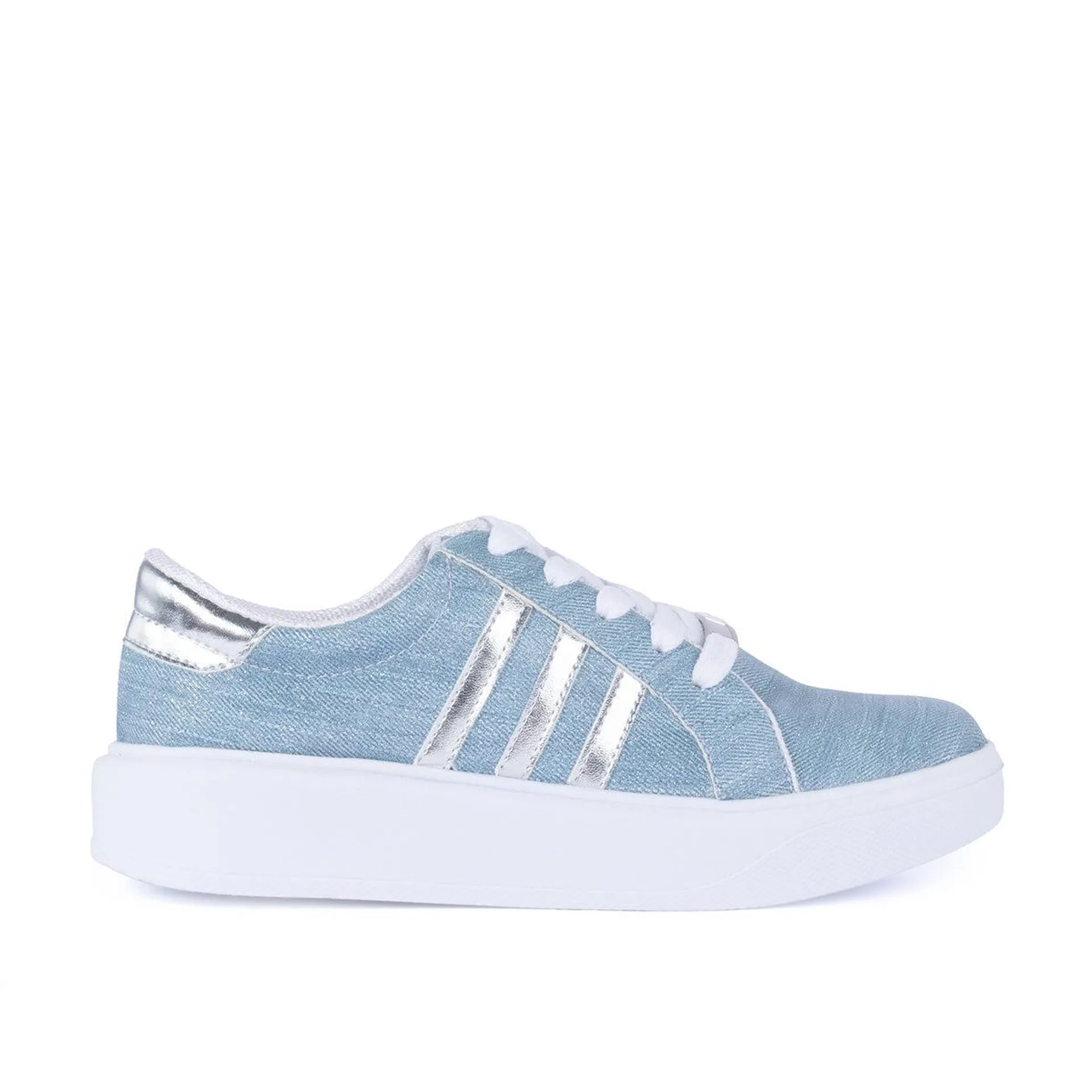 Tenis casuales color azul en denim con detalles metalizados