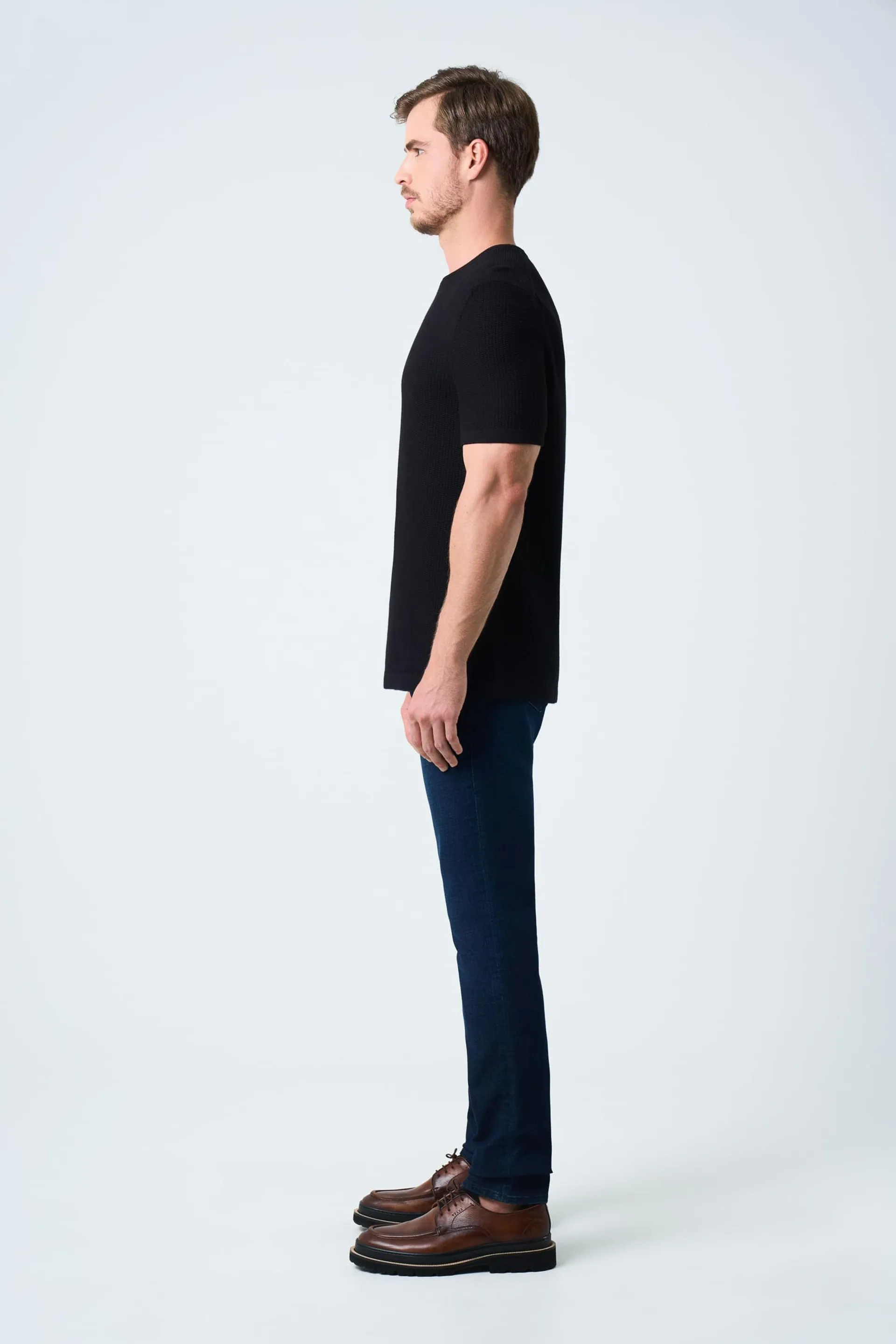 Jean trivoli semi fitted en black denim para hombre detalle cuero