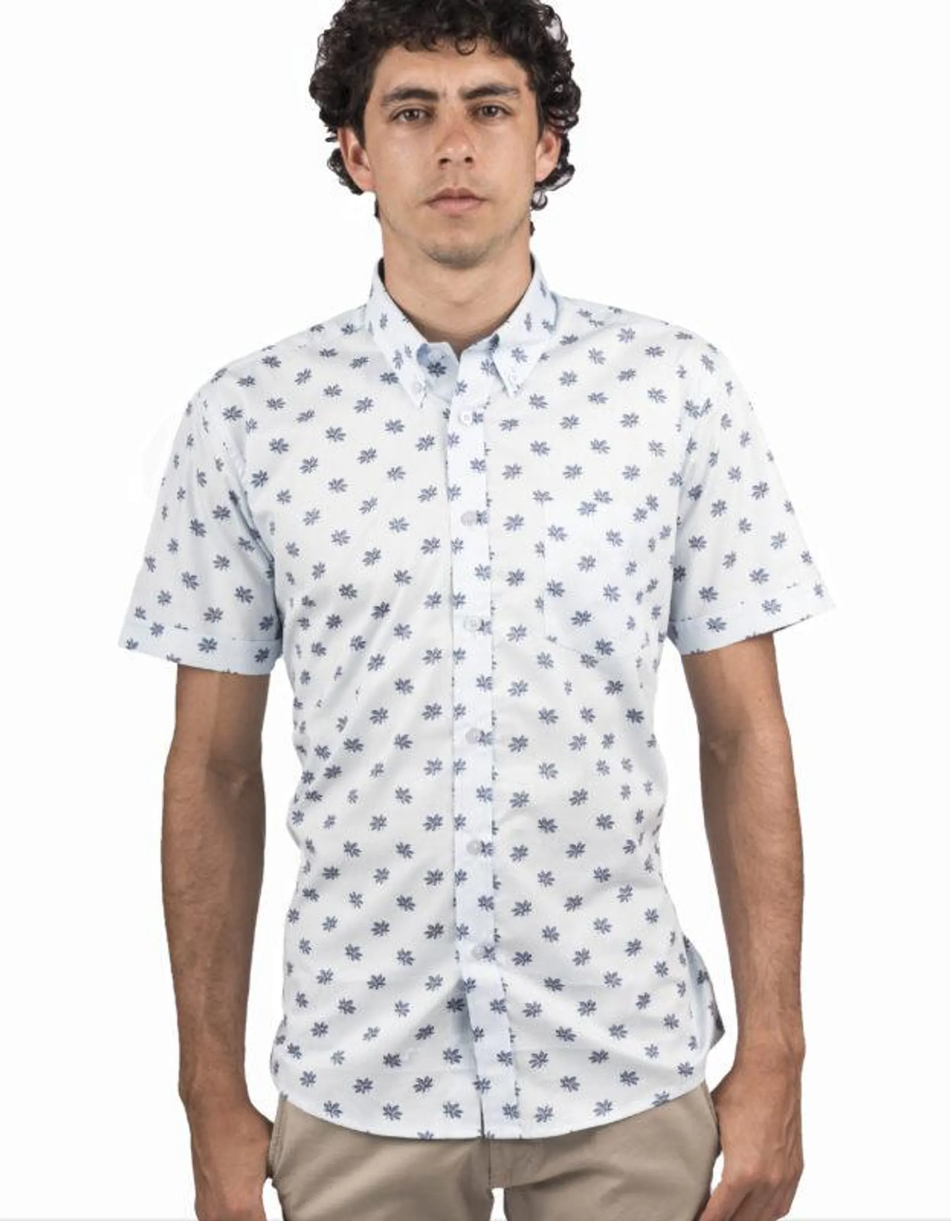 Camisa Manga Corta en Algodón Azul Claro Estampado Hojas Azul Oscuro – Moldería informal