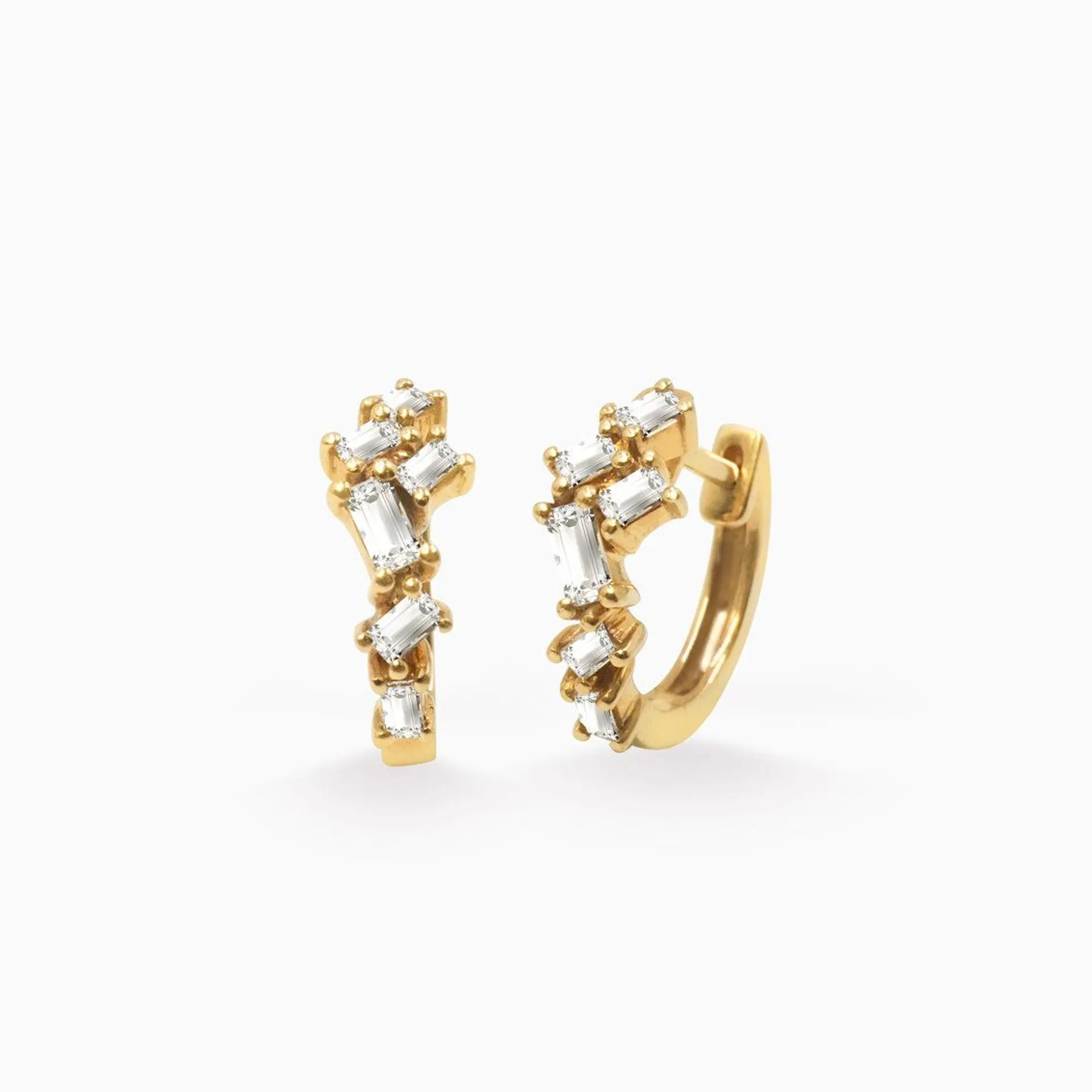 Argollas en oro amarillo de 18K con brillantes en zig zag