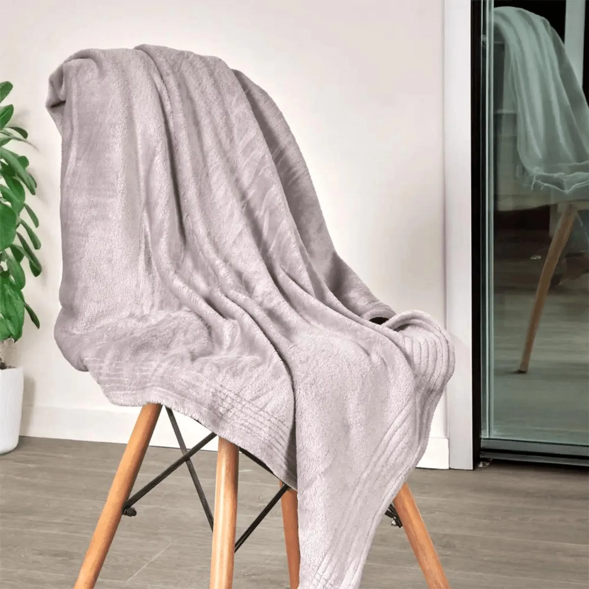 Manta flannel unicolor gris mnl 125 x 150 cm