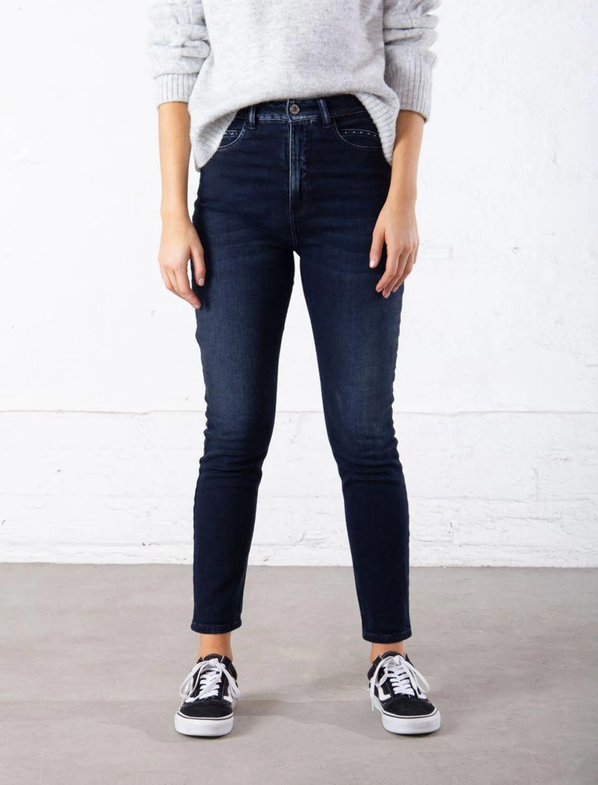 Jean Skinny con apliques en bolsillos