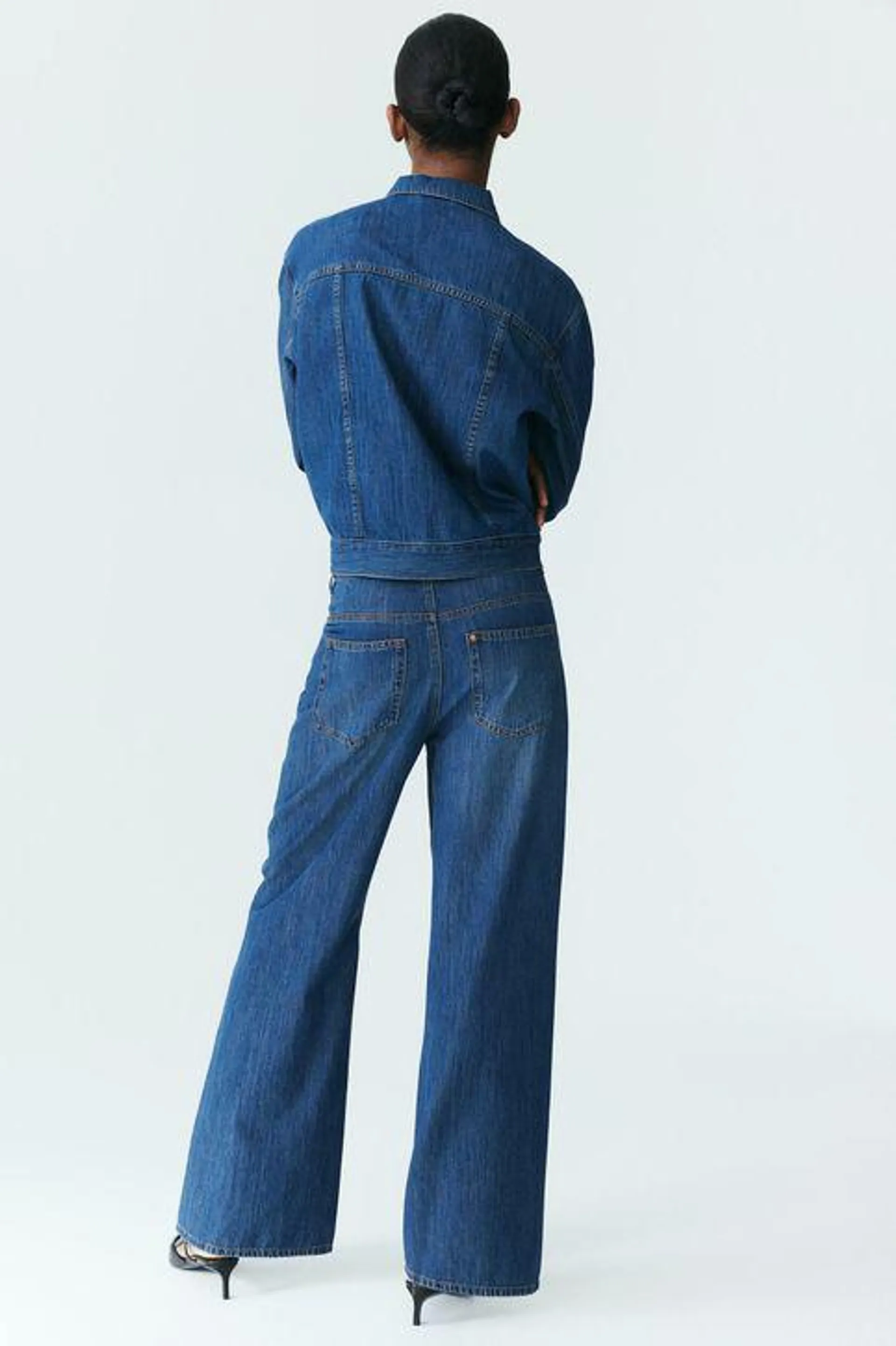 Feather Soft Straight Regular Jeans