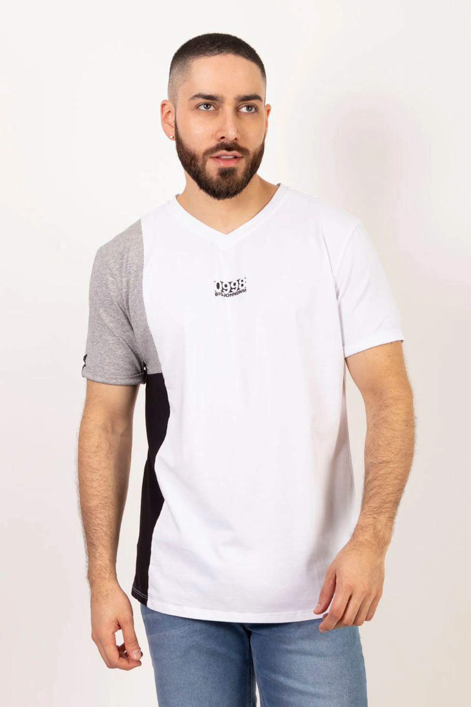 Camiseta cuello V