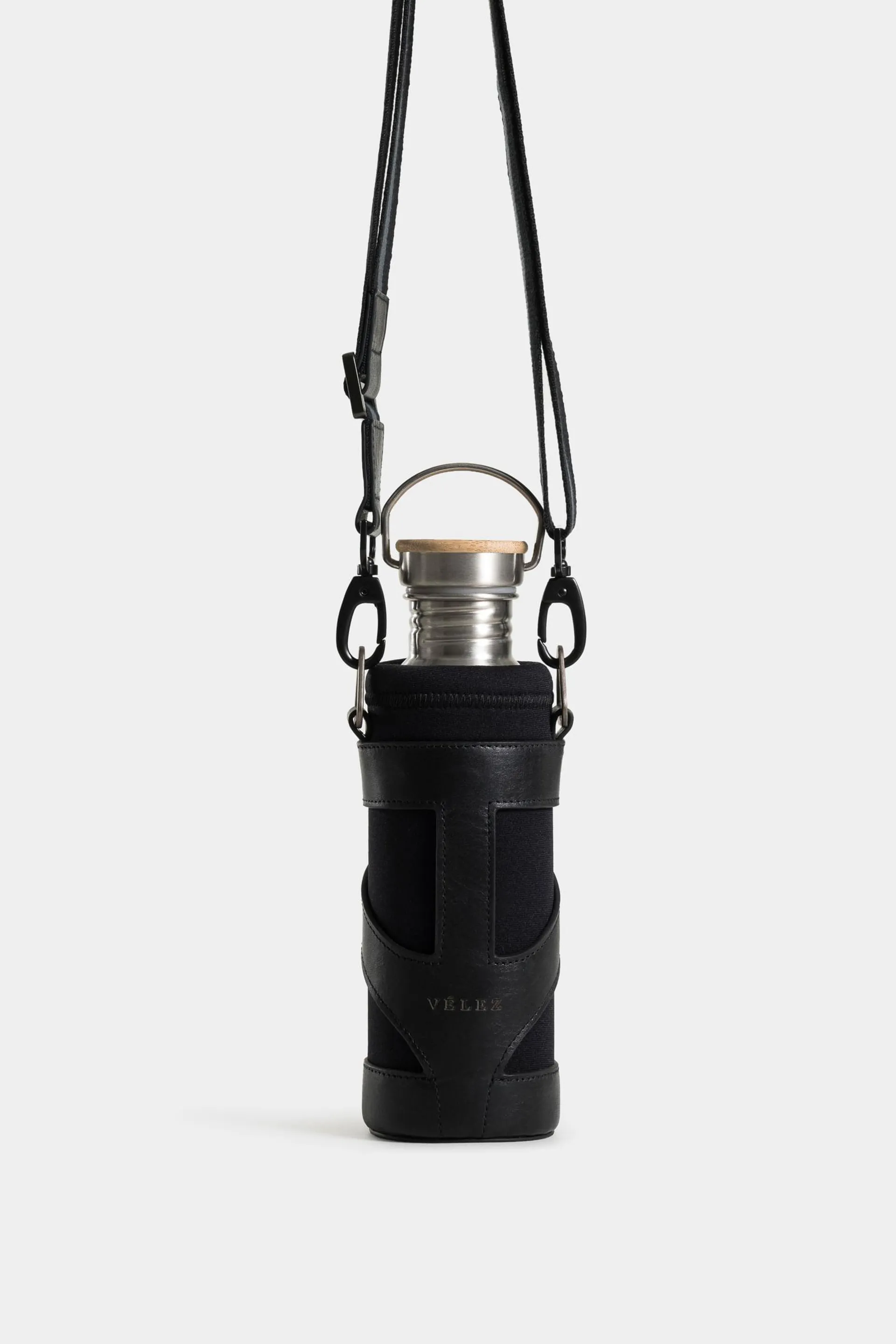 Porta botella de neopreno y cuero para hombre con botella metálica