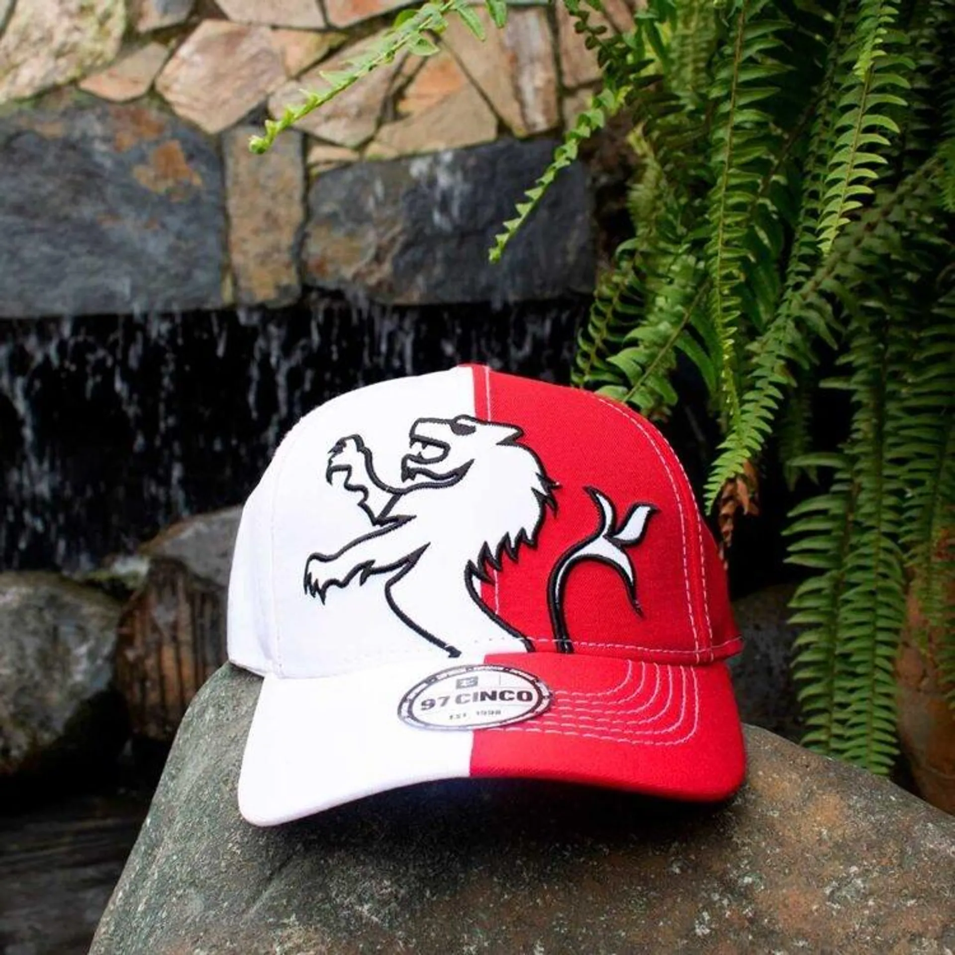 GORRA DEPORTIVA URBANA LION