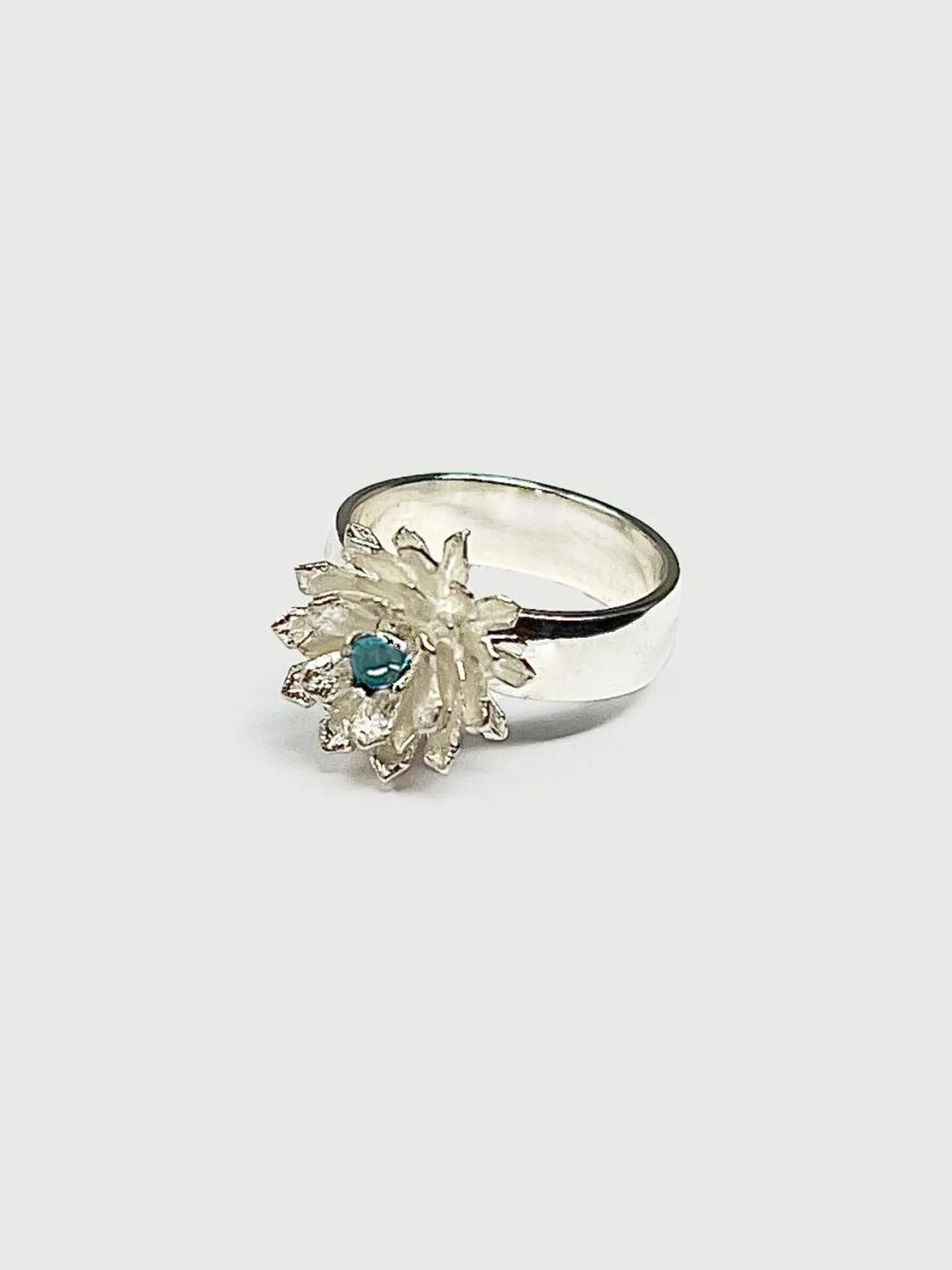 Anillo frailejón plata y topacio