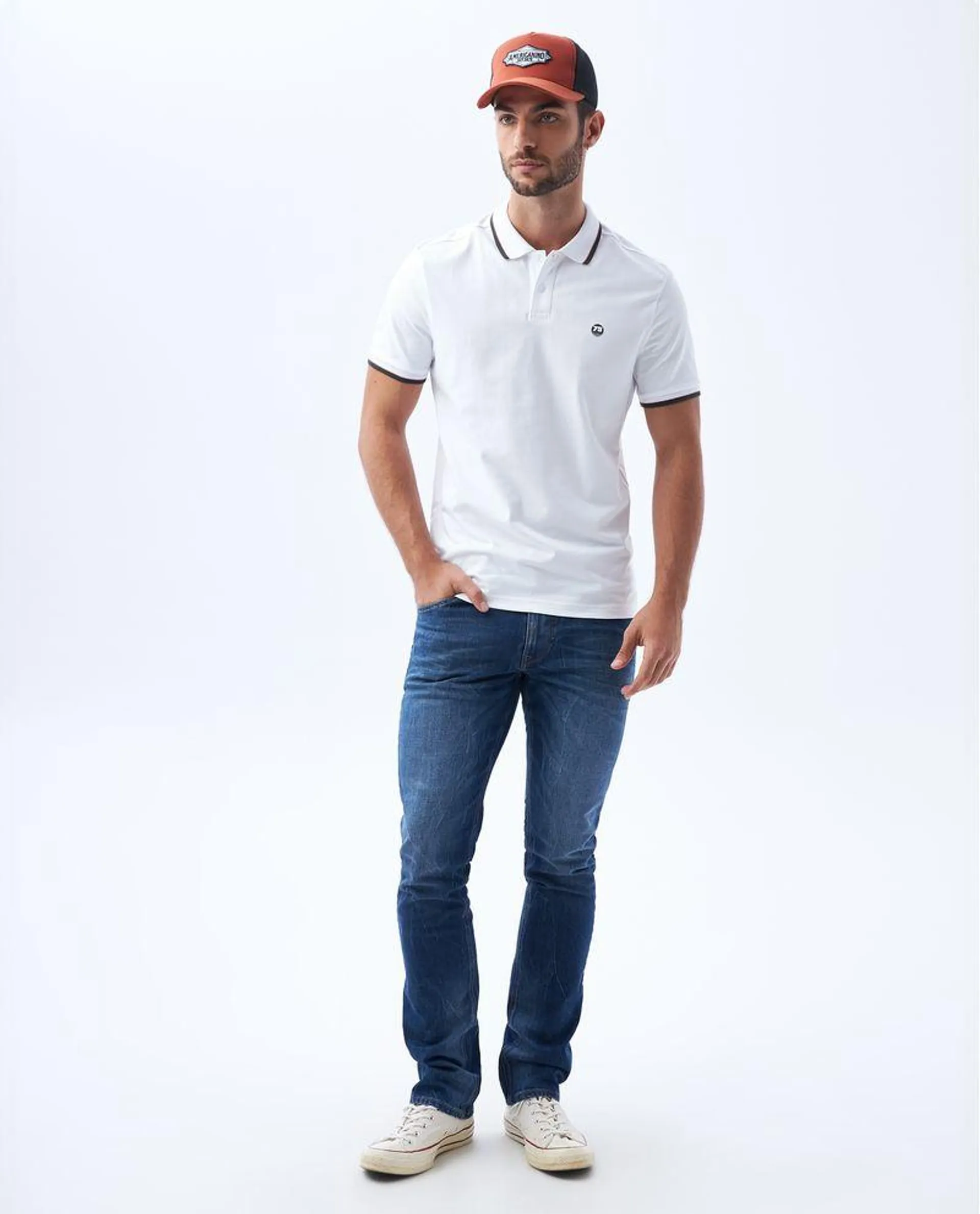 Polo con diseño bordado para hombre