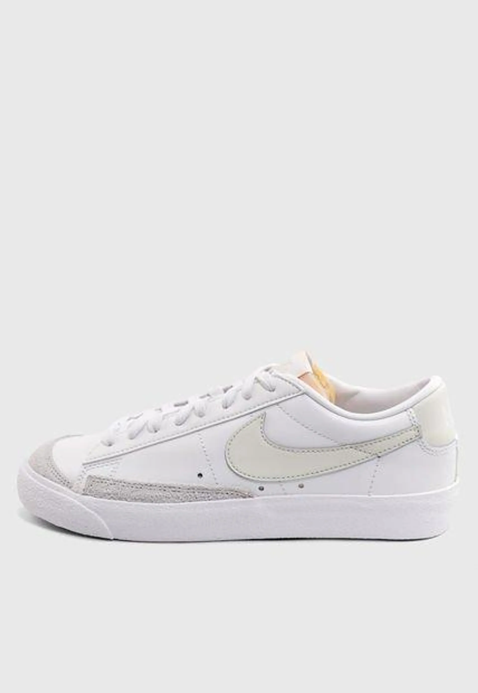 Tenis Lifestyle Marfil-Beige-Salmón Nike Blazer Low '77