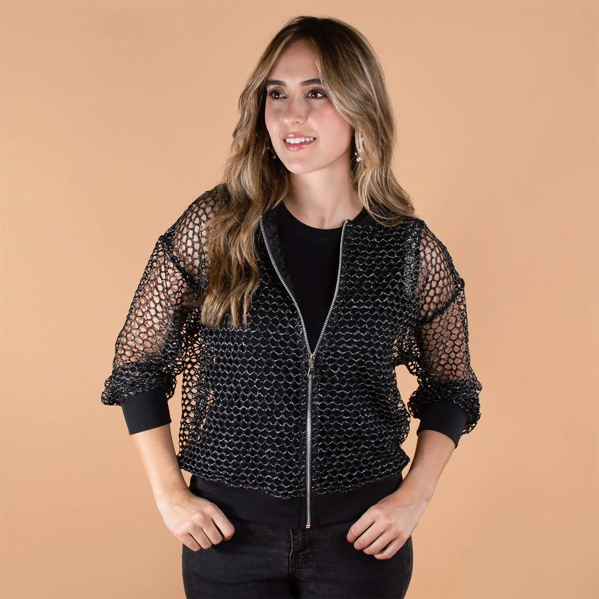 Chaqueta color negro en malla 104098